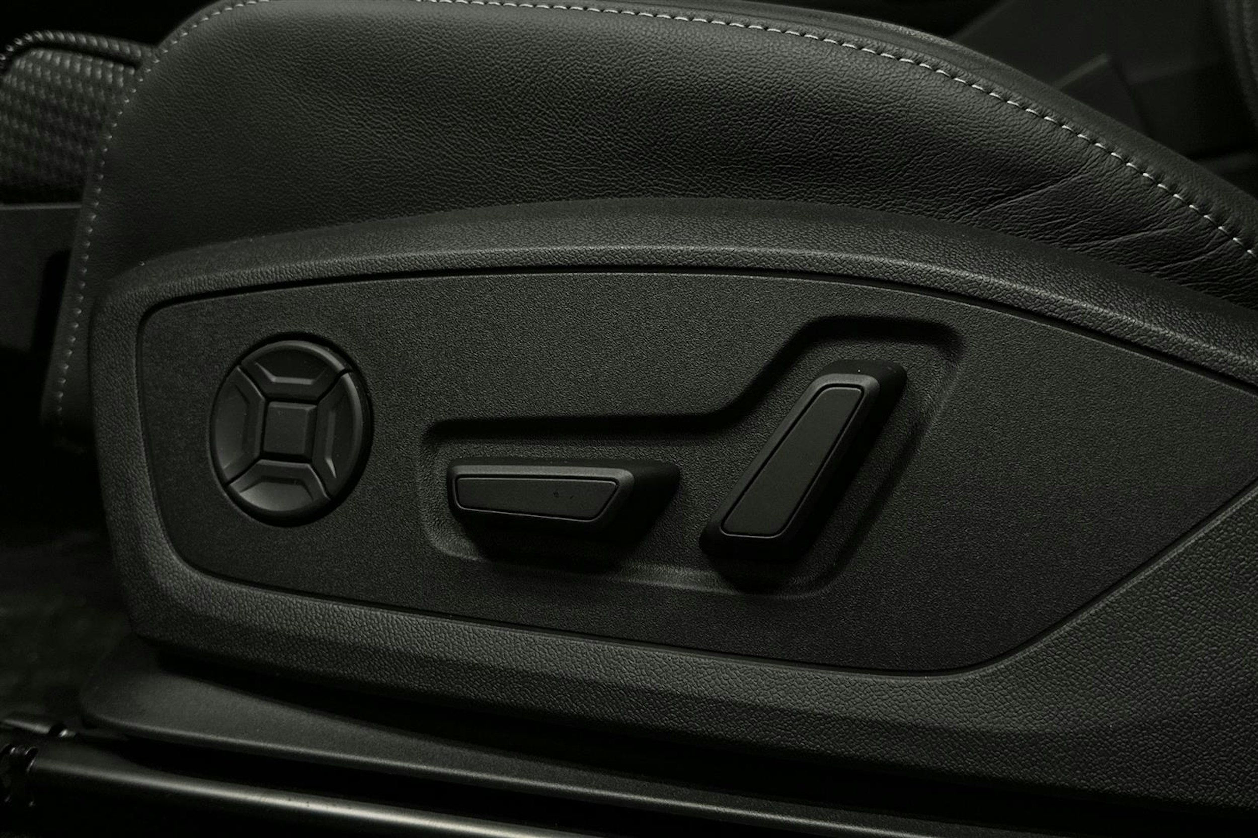 musta Audi Q4 e-tron 2025 kuva 26.