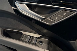 musta Audi Q4 e-tron 2025 kuva 11.