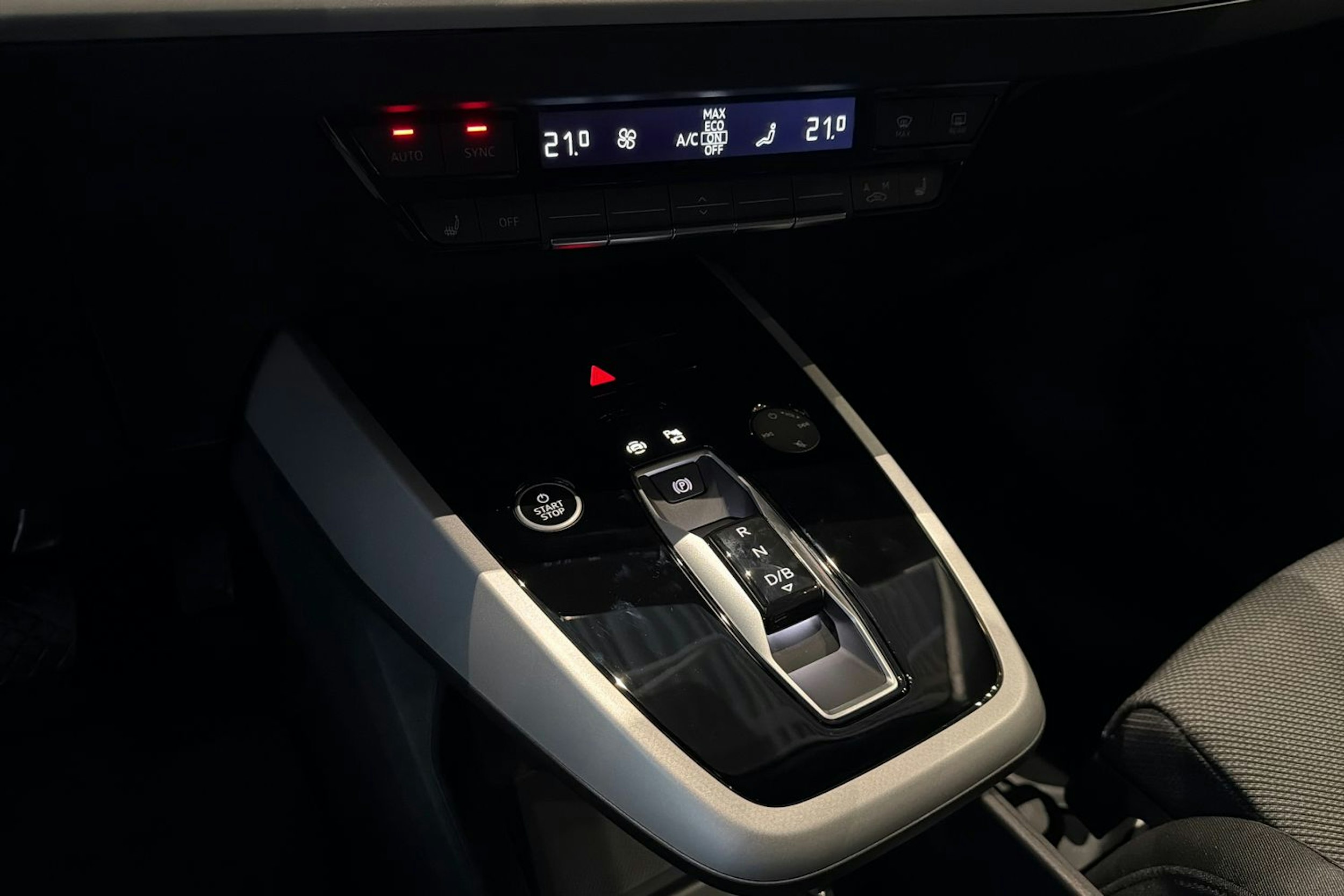 musta Audi Q4 e-tron 2025 kuva 13.