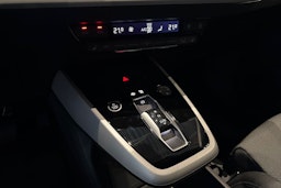 musta Audi Q4 e-tron 2025 kuva 13.