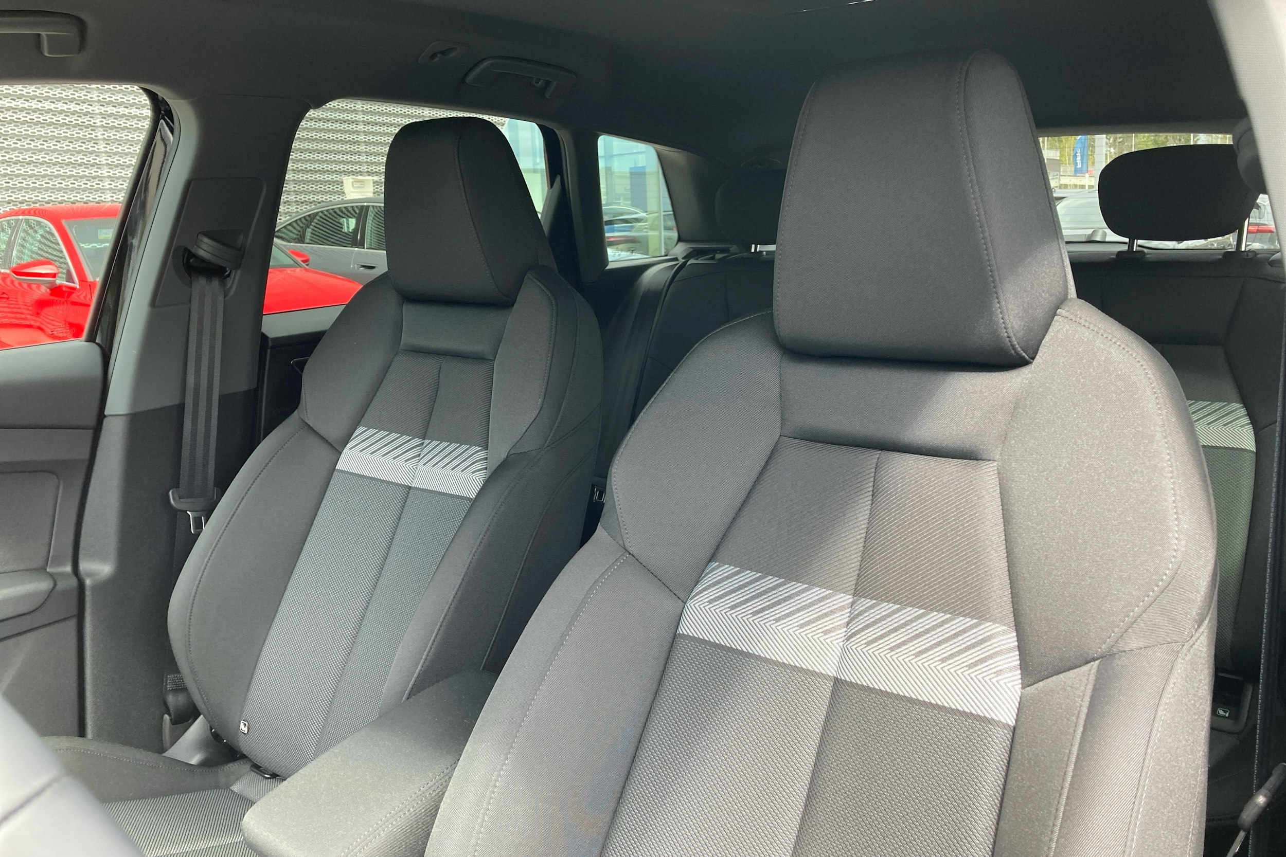 Musta Audi Q4 e-tron 2025 kuva 11.
