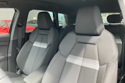 Musta Audi Q4 e-tron 2025 kuva 11.