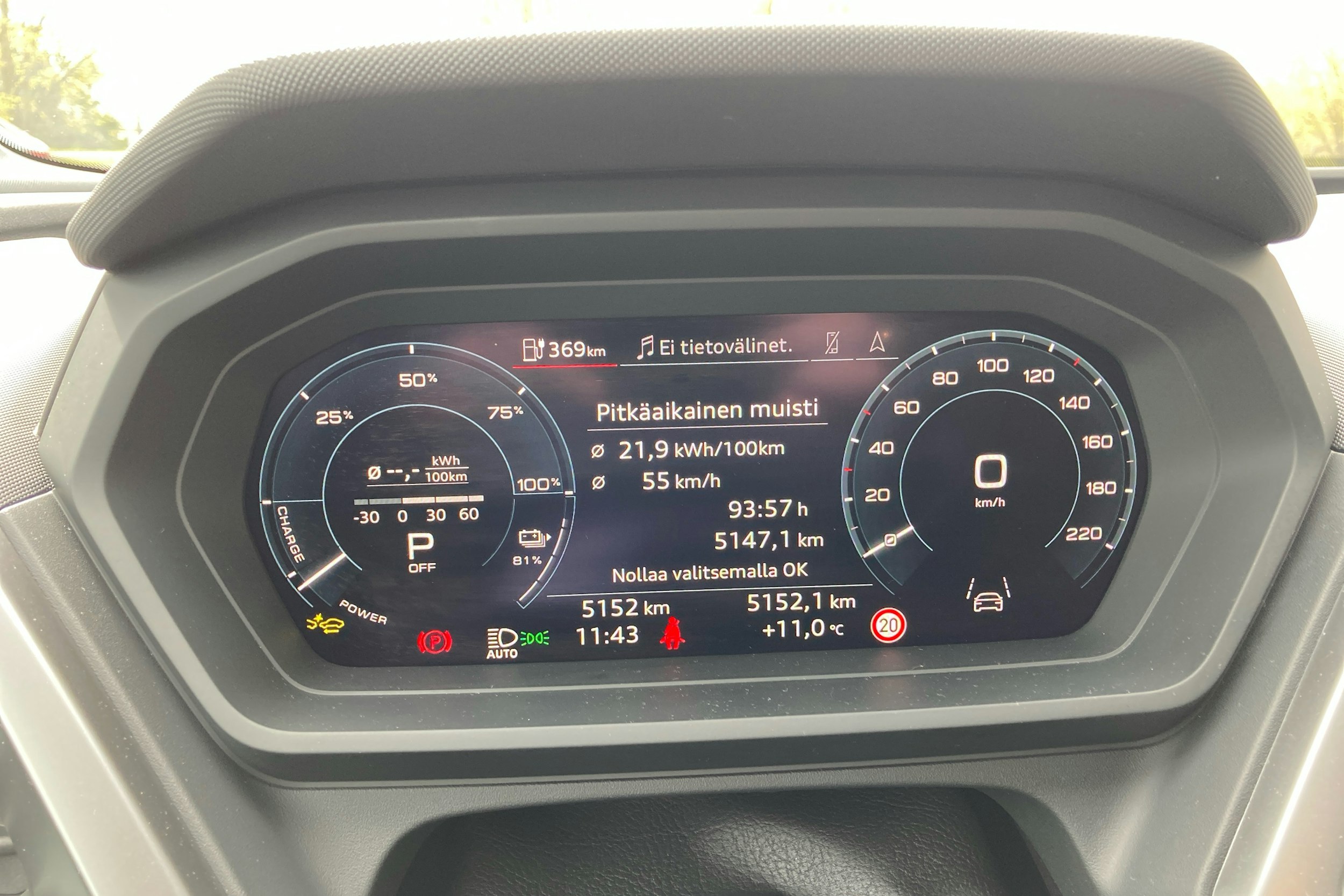 Musta Audi Q4 e-tron 2025 kuva 12.