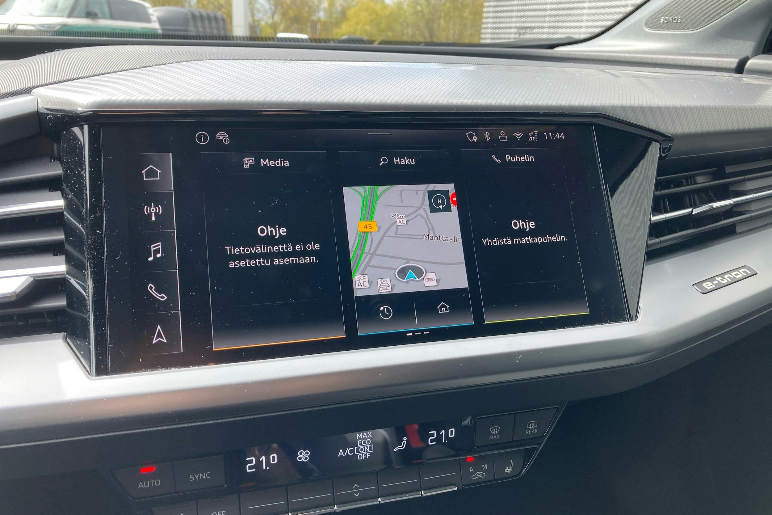 Musta Audi Q4 e-tron 2025 kuva 14.