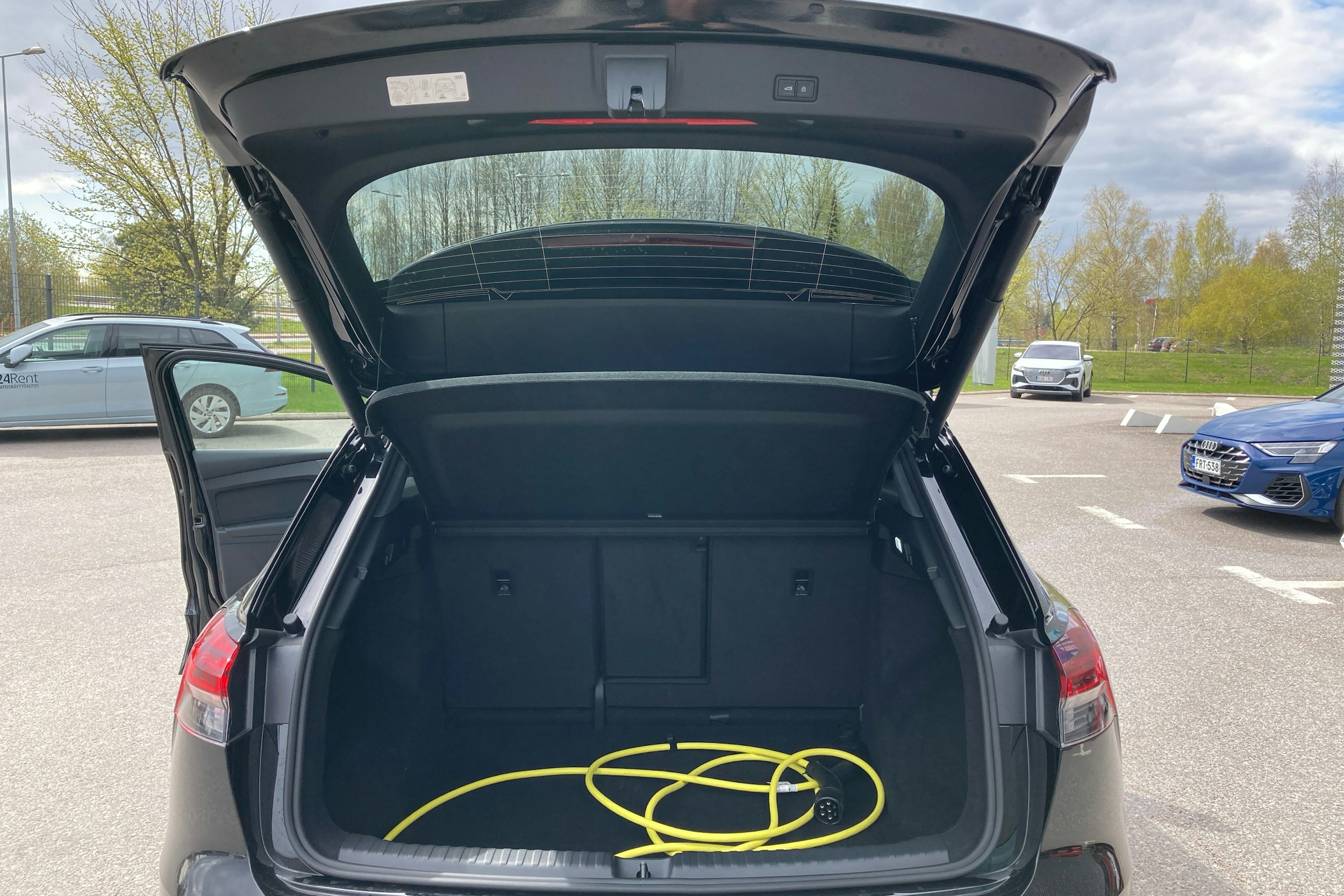 Musta Audi Q4 e-tron 2025 kuva 16.