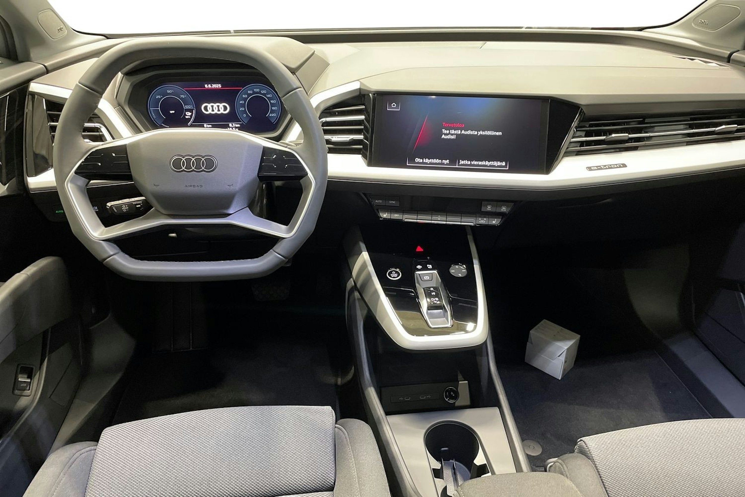 harmaa Audi Q4 e-tron 2025 kuva 7.