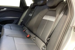 harmaa Audi Q4 e-tron 2025 kuva 8.
