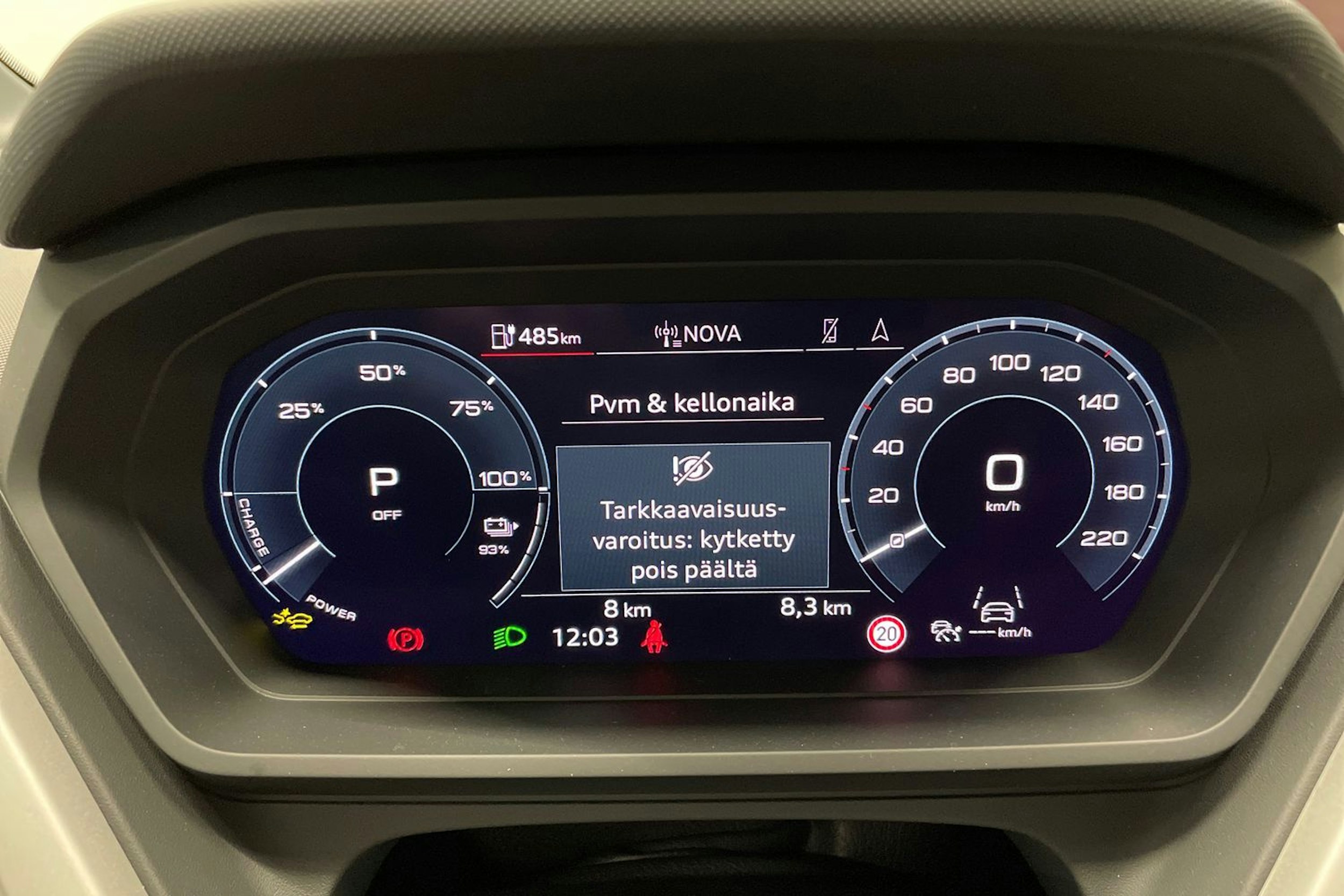 harmaa Audi Q4 e-tron 2025 kuva 12.