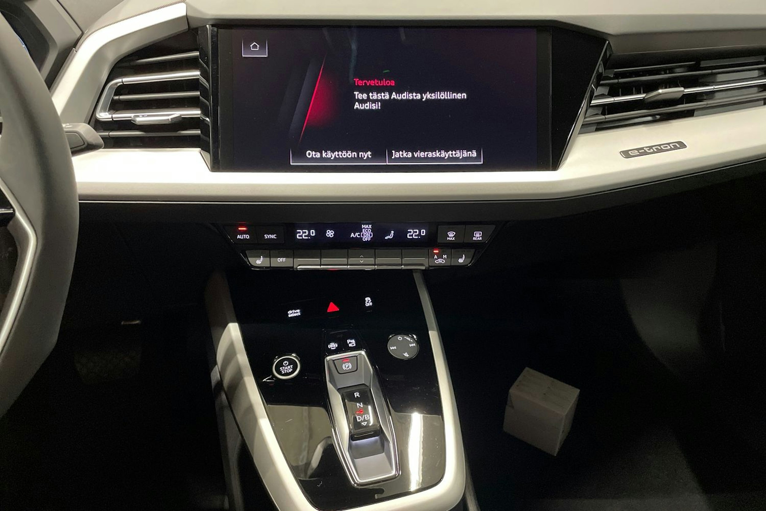 harmaa Audi Q4 e-tron 2025 kuva 13.