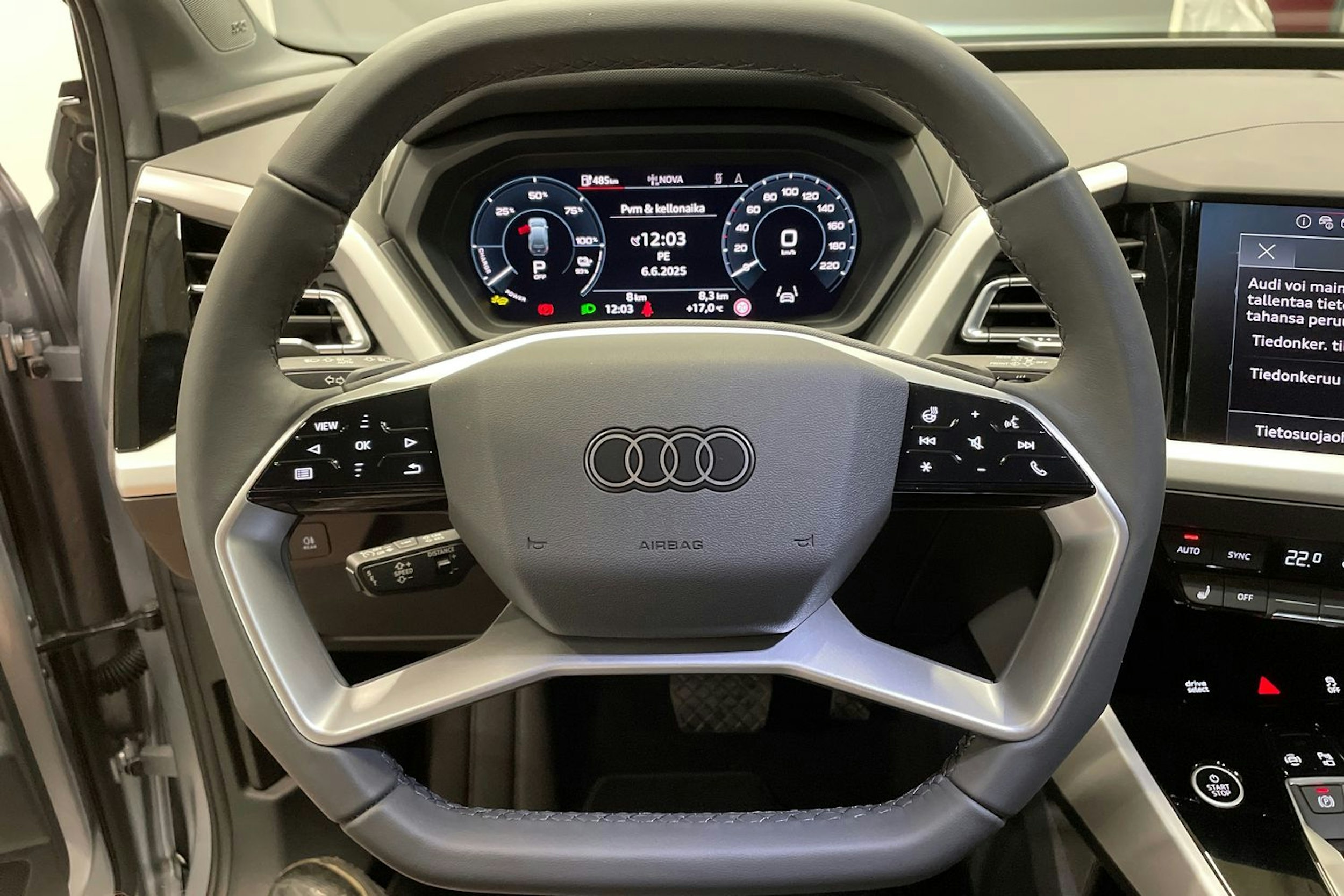 harmaa Audi Q4 e-tron 2025 kuva 15.