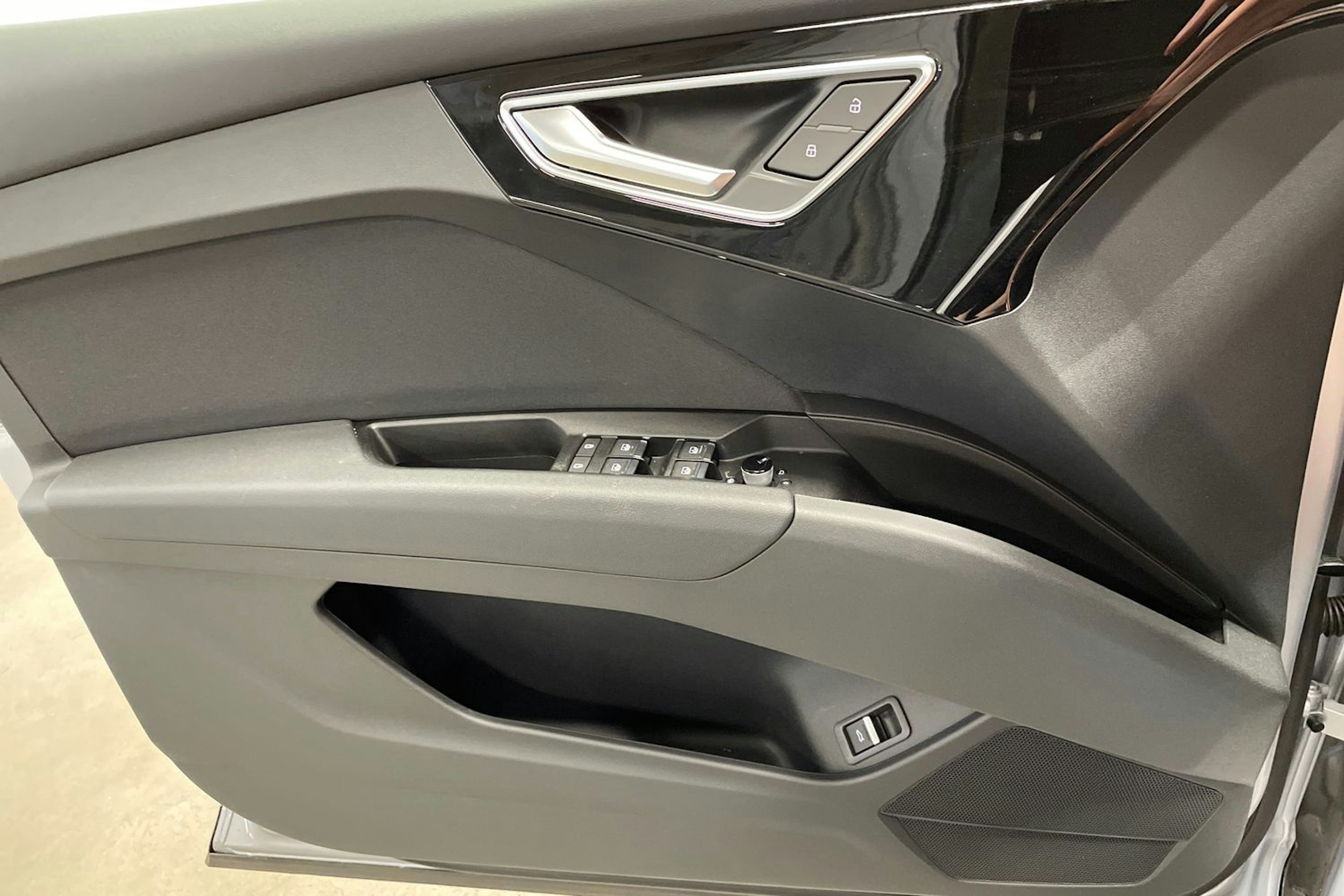 harmaa Audi Q4 e-tron 2025 kuva 16.