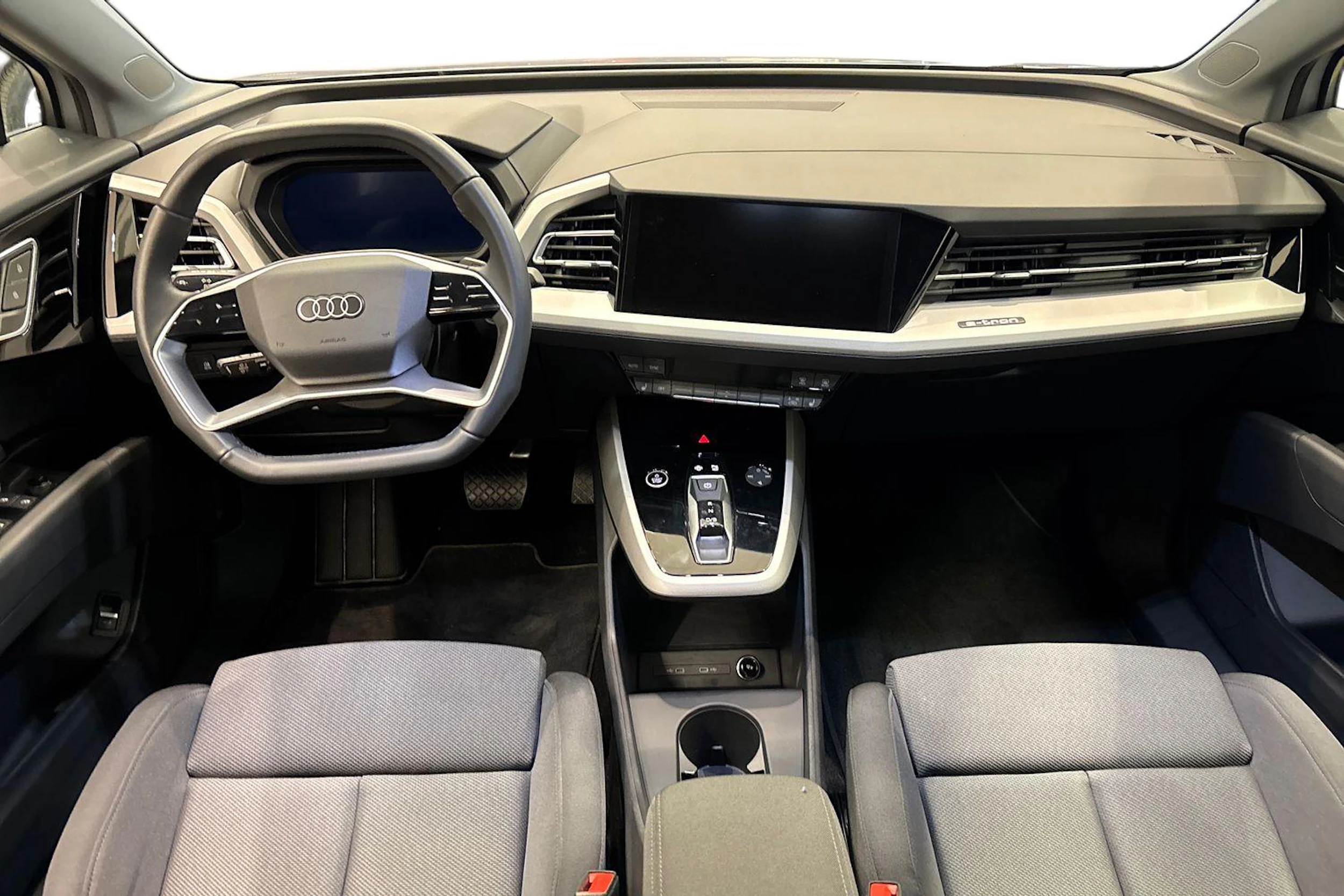 harmaa Audi Q4 e-tron 2025 kuva 7.