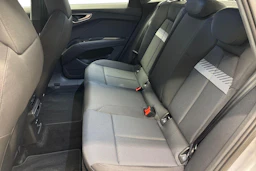 harmaa Audi Q4 e-tron 2025 kuva 8.