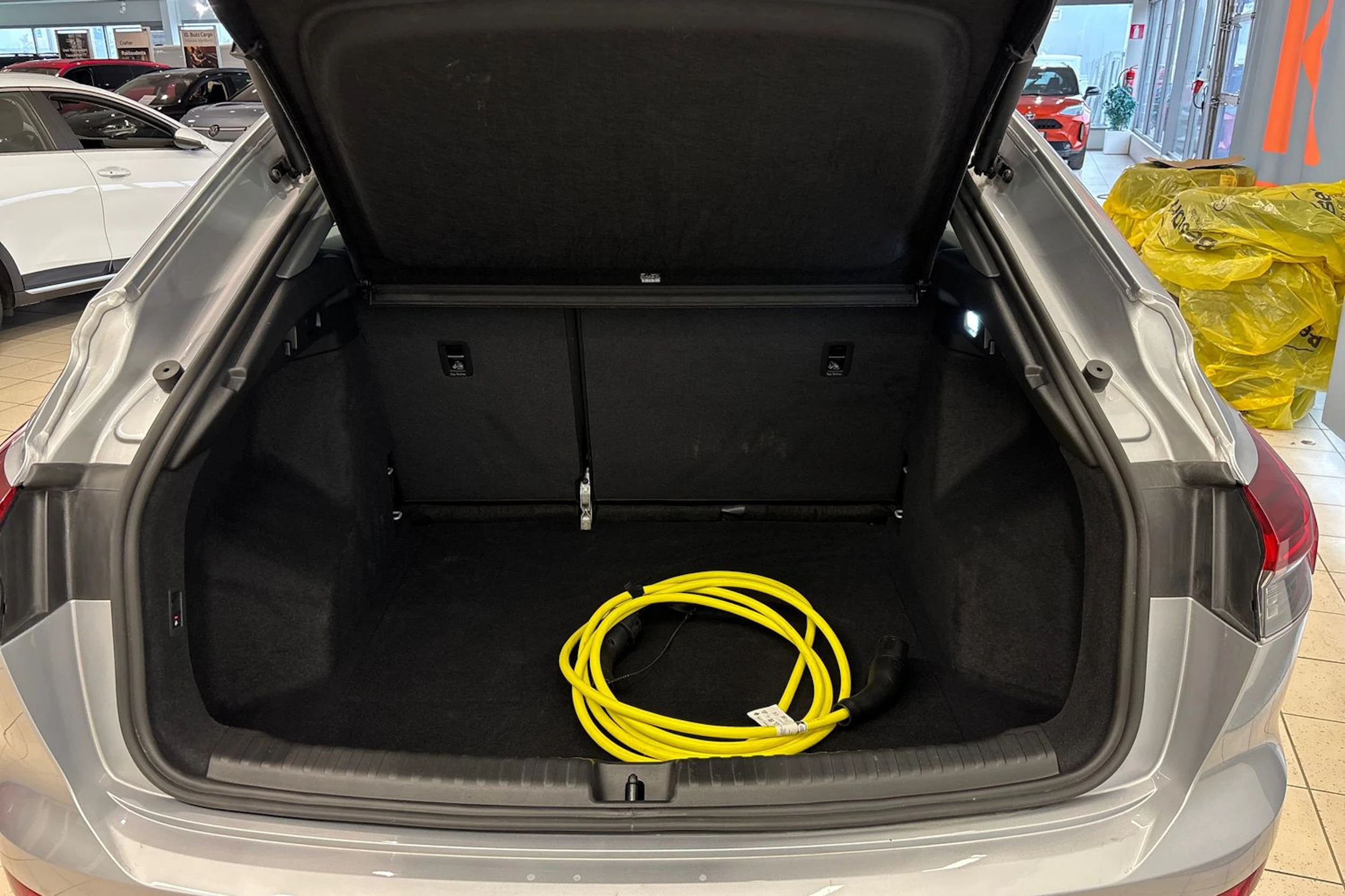 harmaa Audi Q4 e-tron 2025 kuva 11.