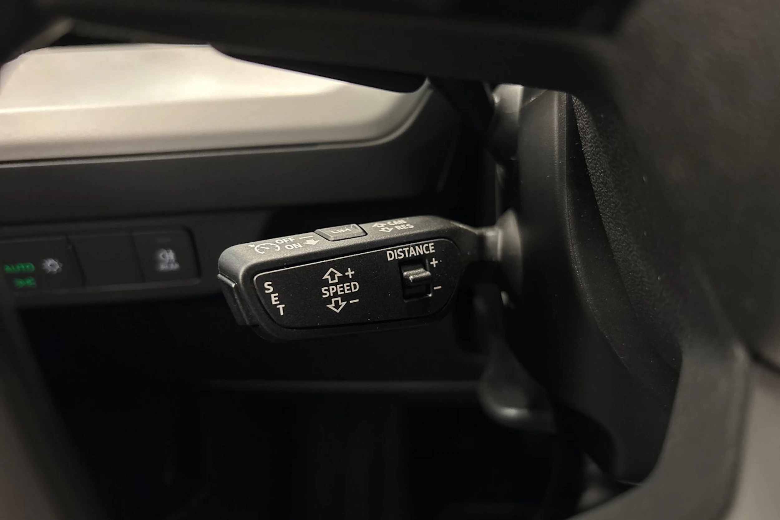harmaa Audi Q4 e-tron 2025 kuva 17.