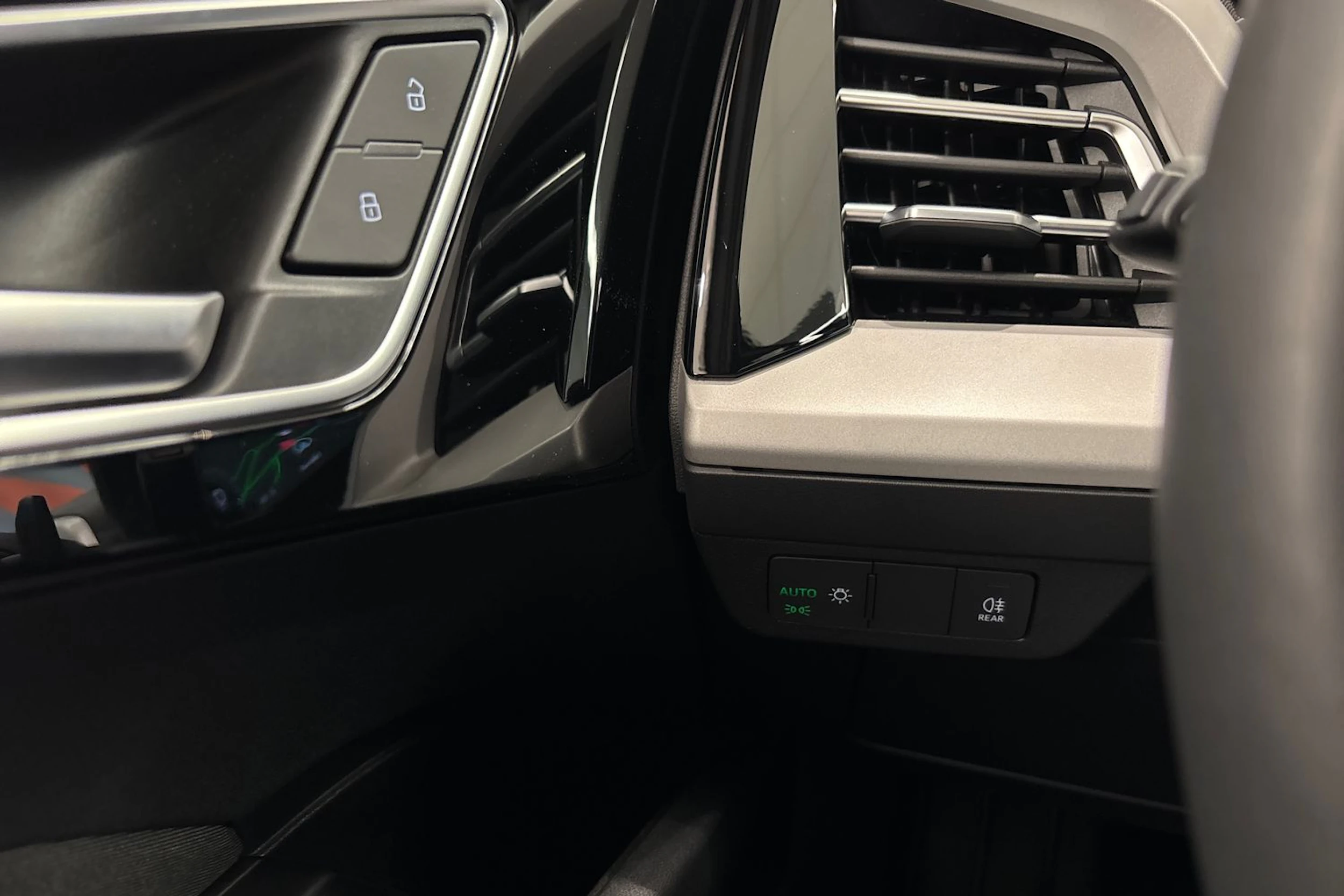 harmaa Audi Q4 e-tron 2025 kuva 18.