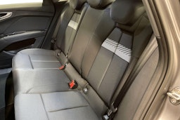 harmaa Audi Q4 e-tron 2025 kuva 10.