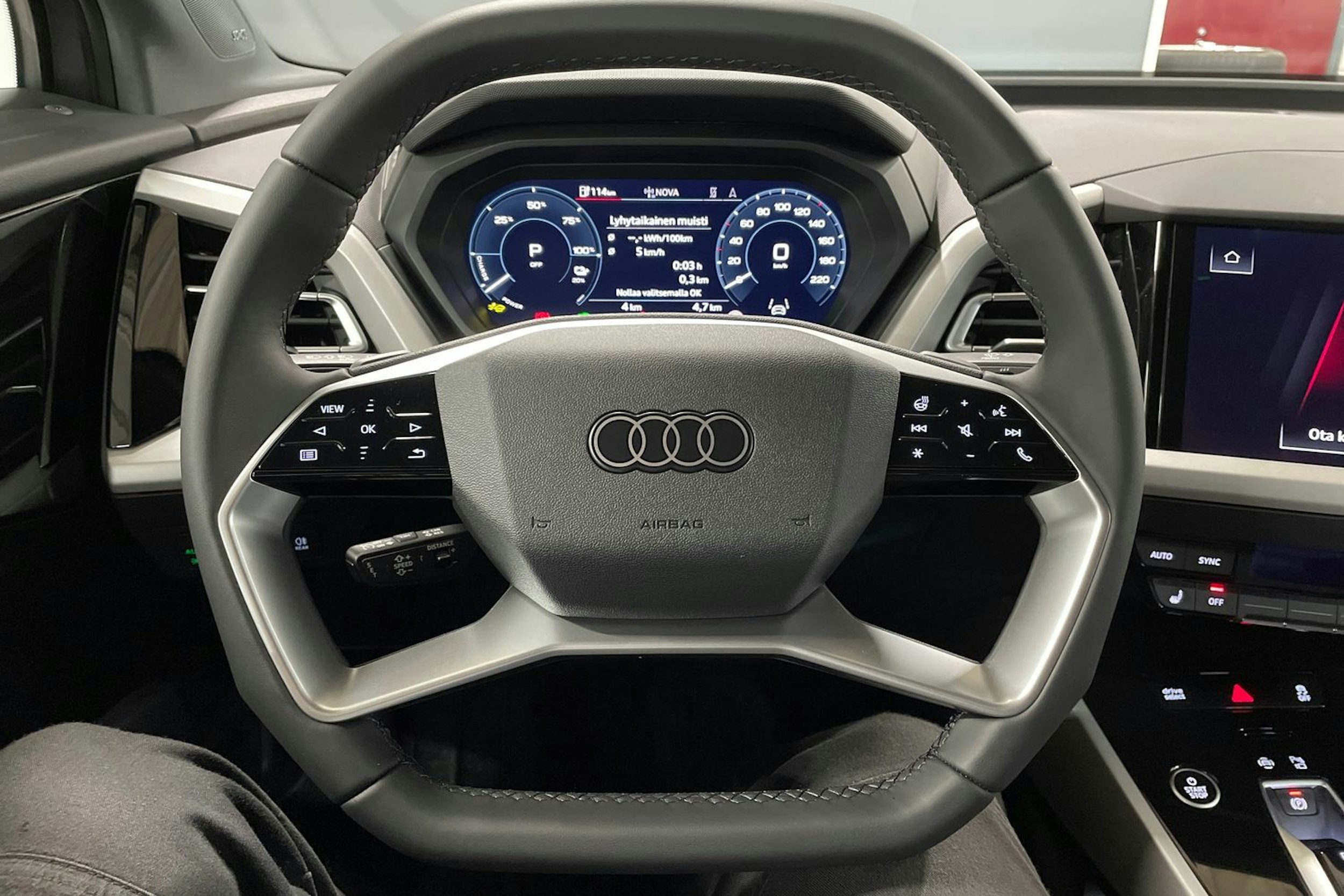 harmaa Audi Q4 e-tron 2025 kuva 16.