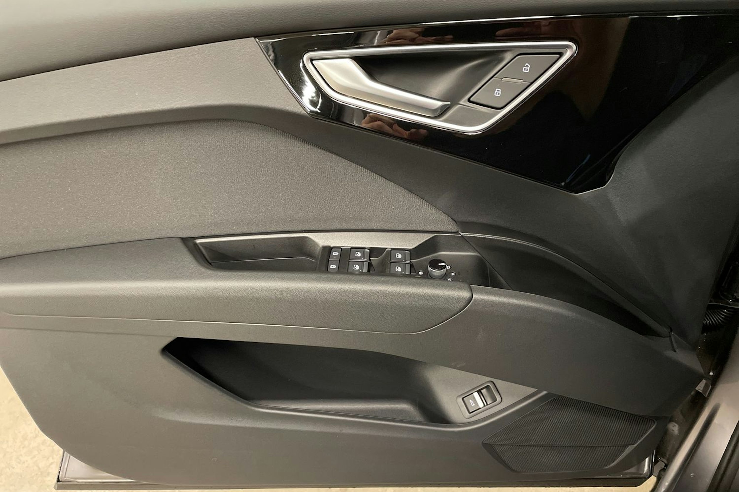 harmaa Audi Q4 e-tron 2025 kuva 18.