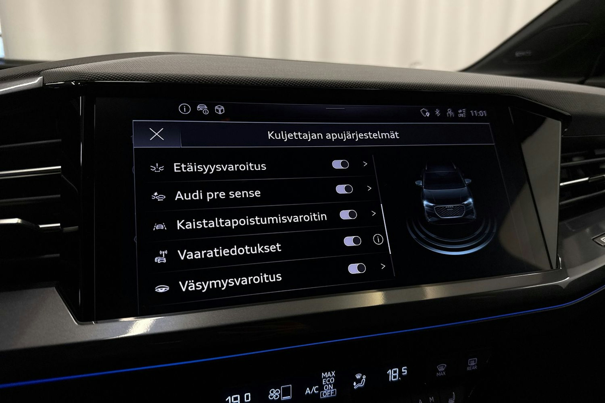 met. musta Audi Q4 e-tron 2025 kuva 29.