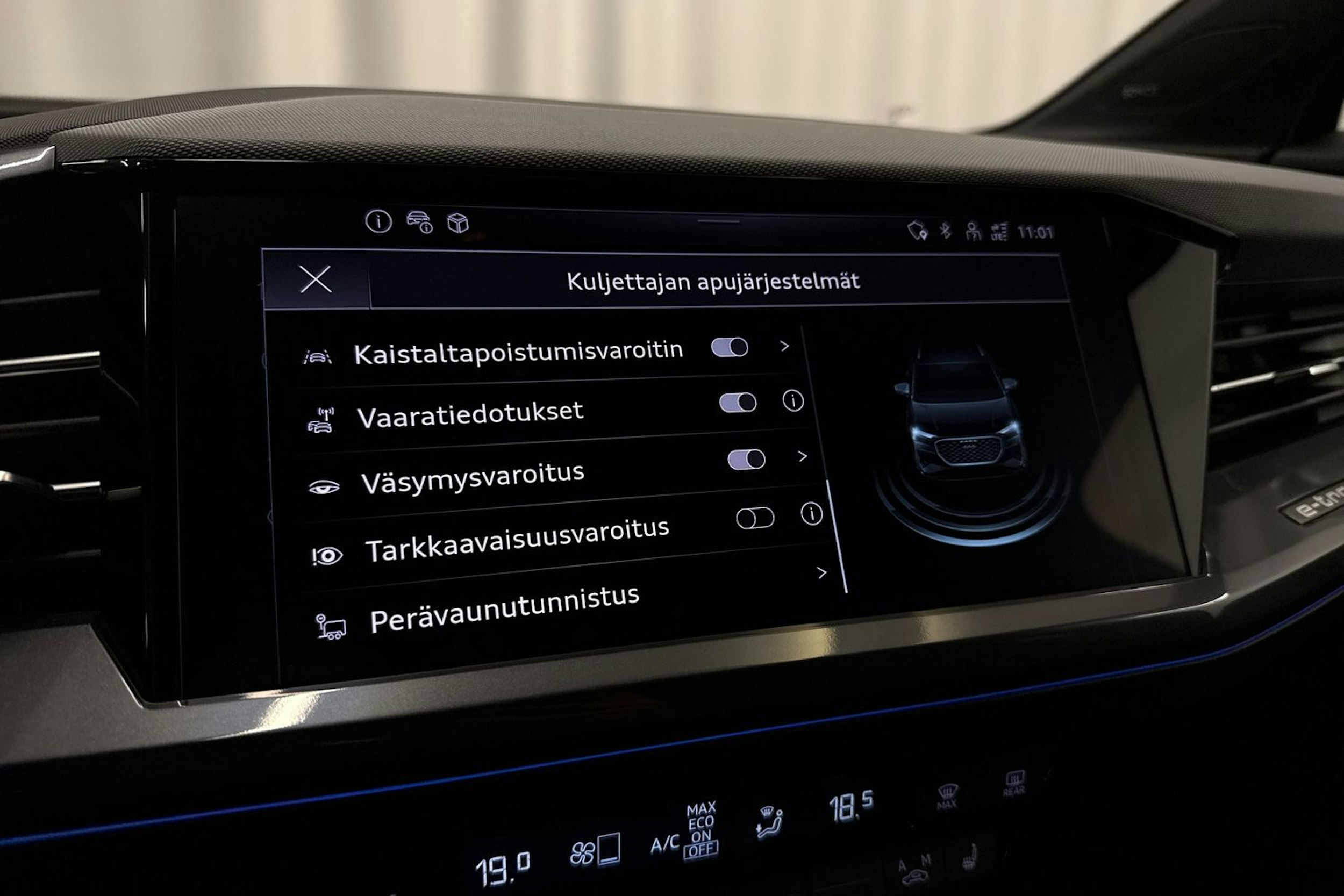 met. musta Audi Q4 e-tron 2025 kuva 30.