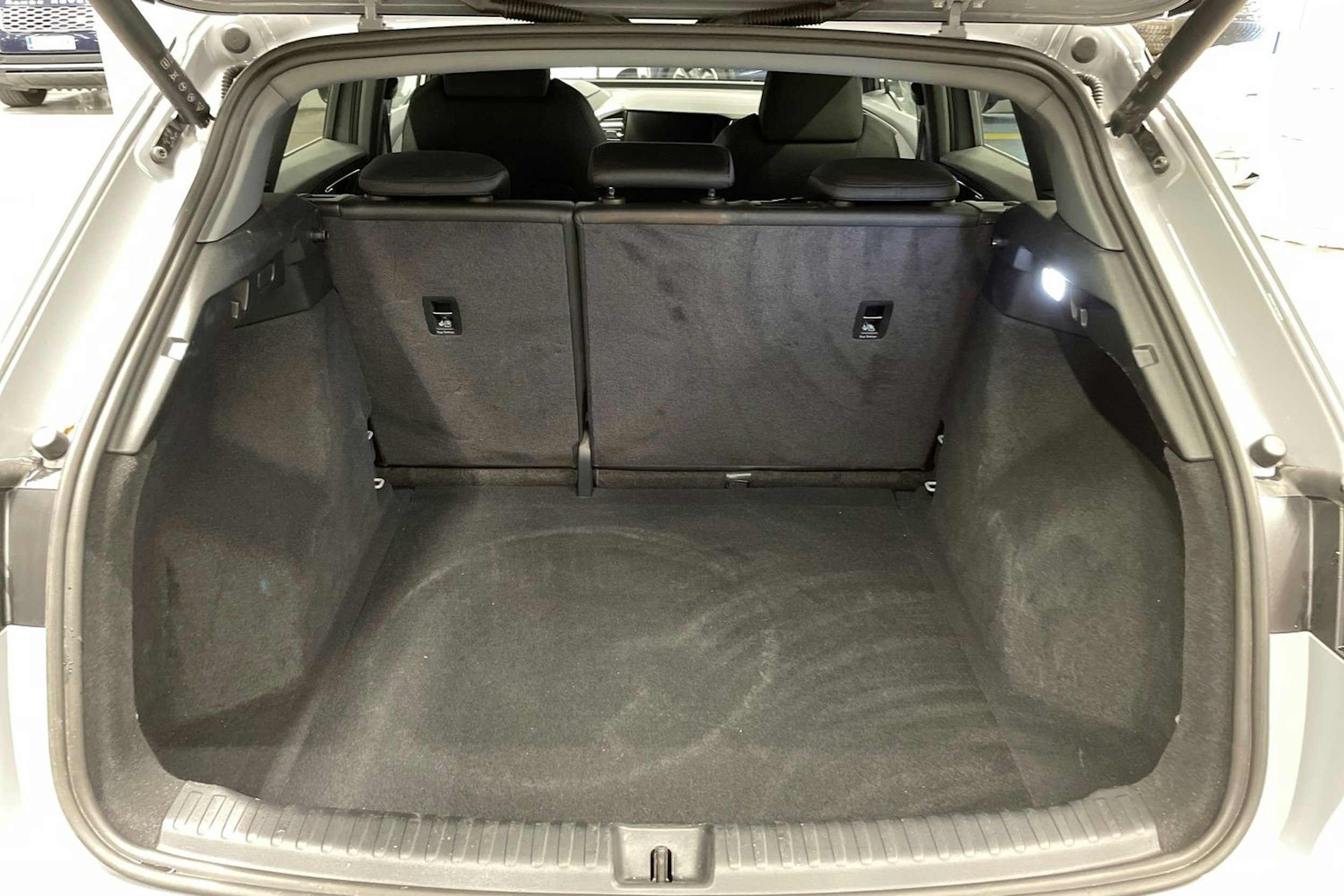 Harmaa Audi Q4 e-tron 2025 kuva 14.