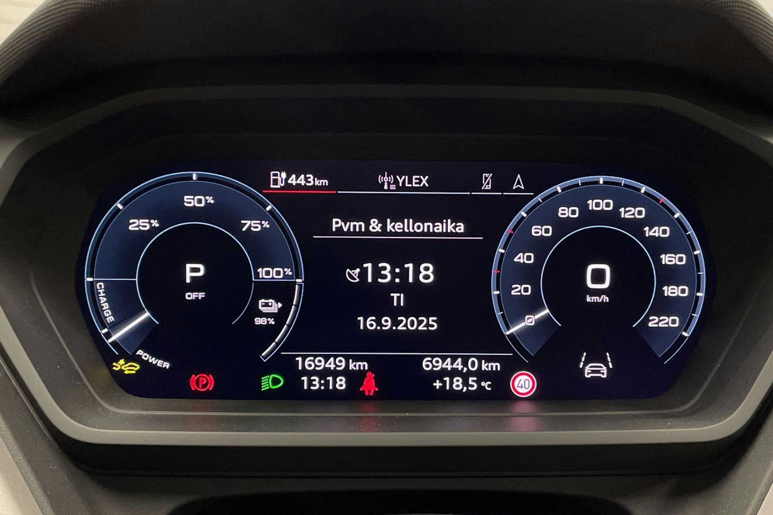 Harmaa Audi Q4 e-tron 2025 kuva 15.