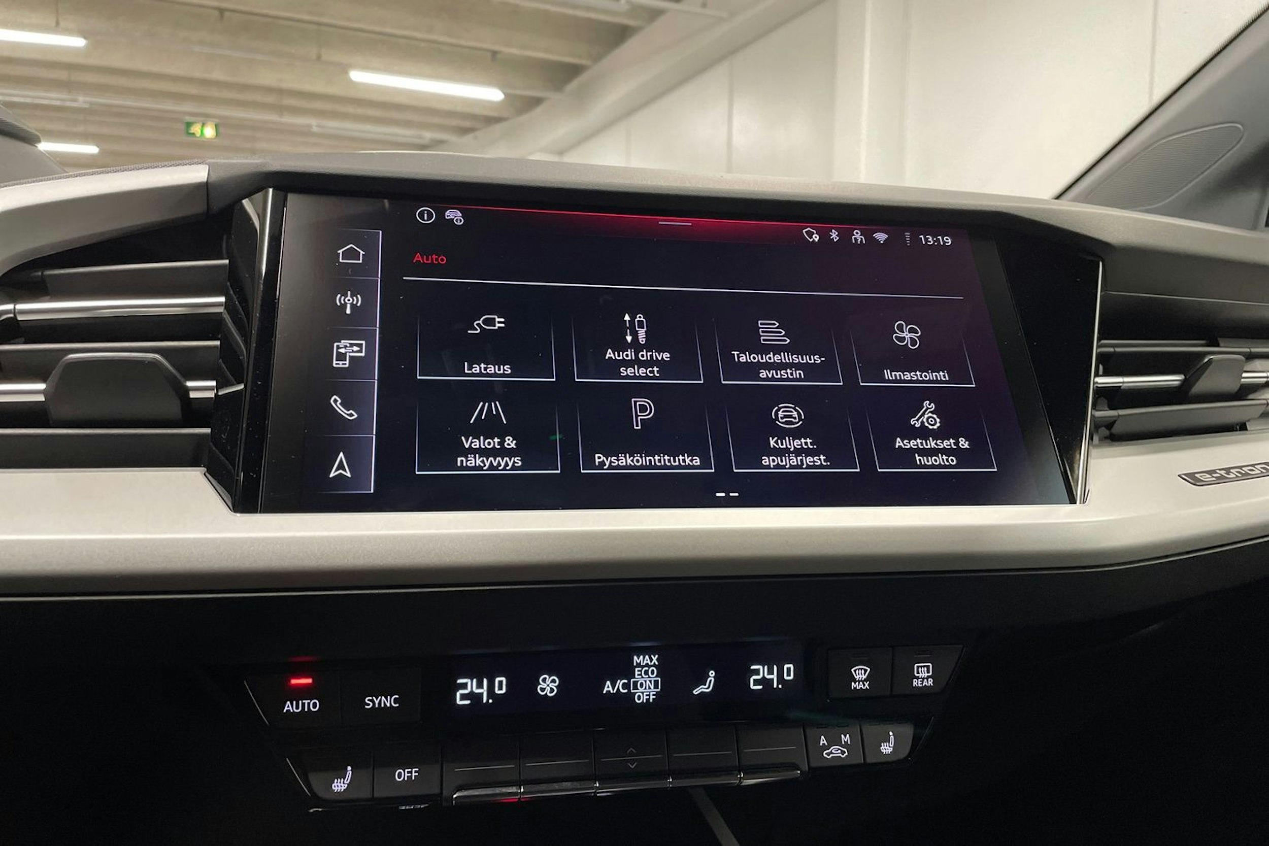 Harmaa Audi Q4 e-tron 2025 kuva 21.