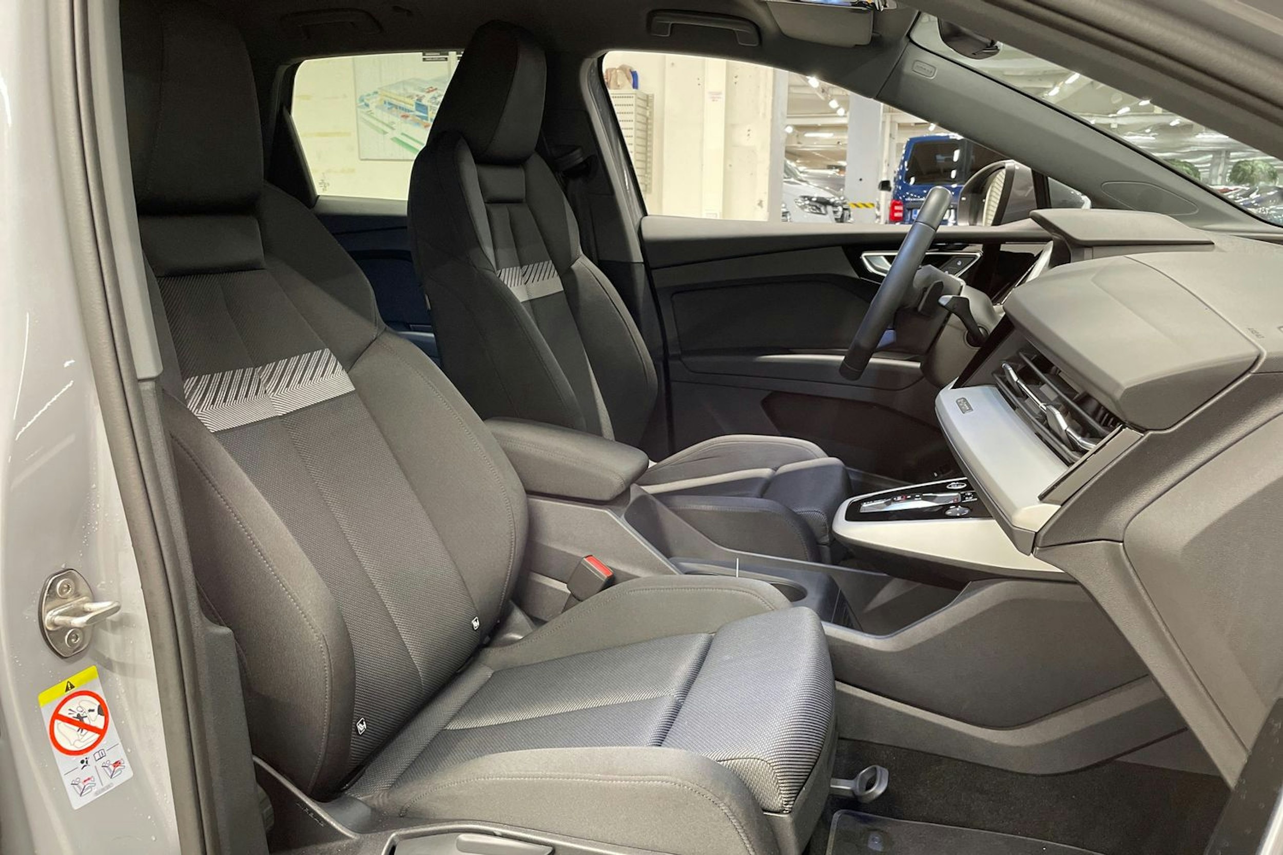 Harmaa Audi Q4 e-tron 2025 kuva 28.
