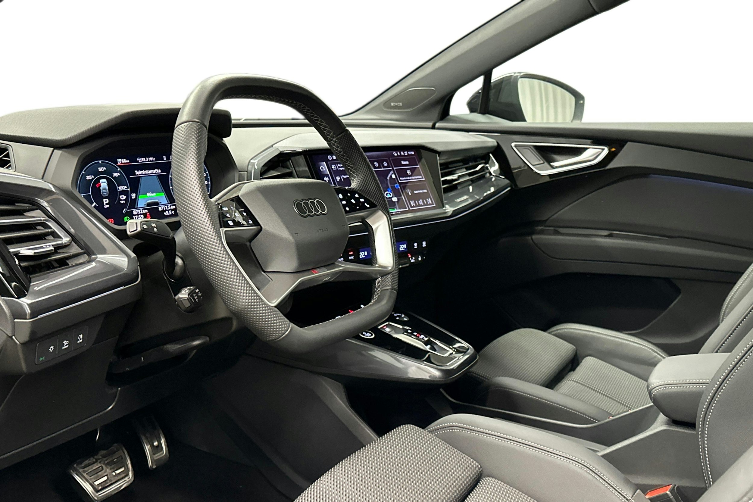 musta Audi Q4 e-tron 2025 kuva 7.