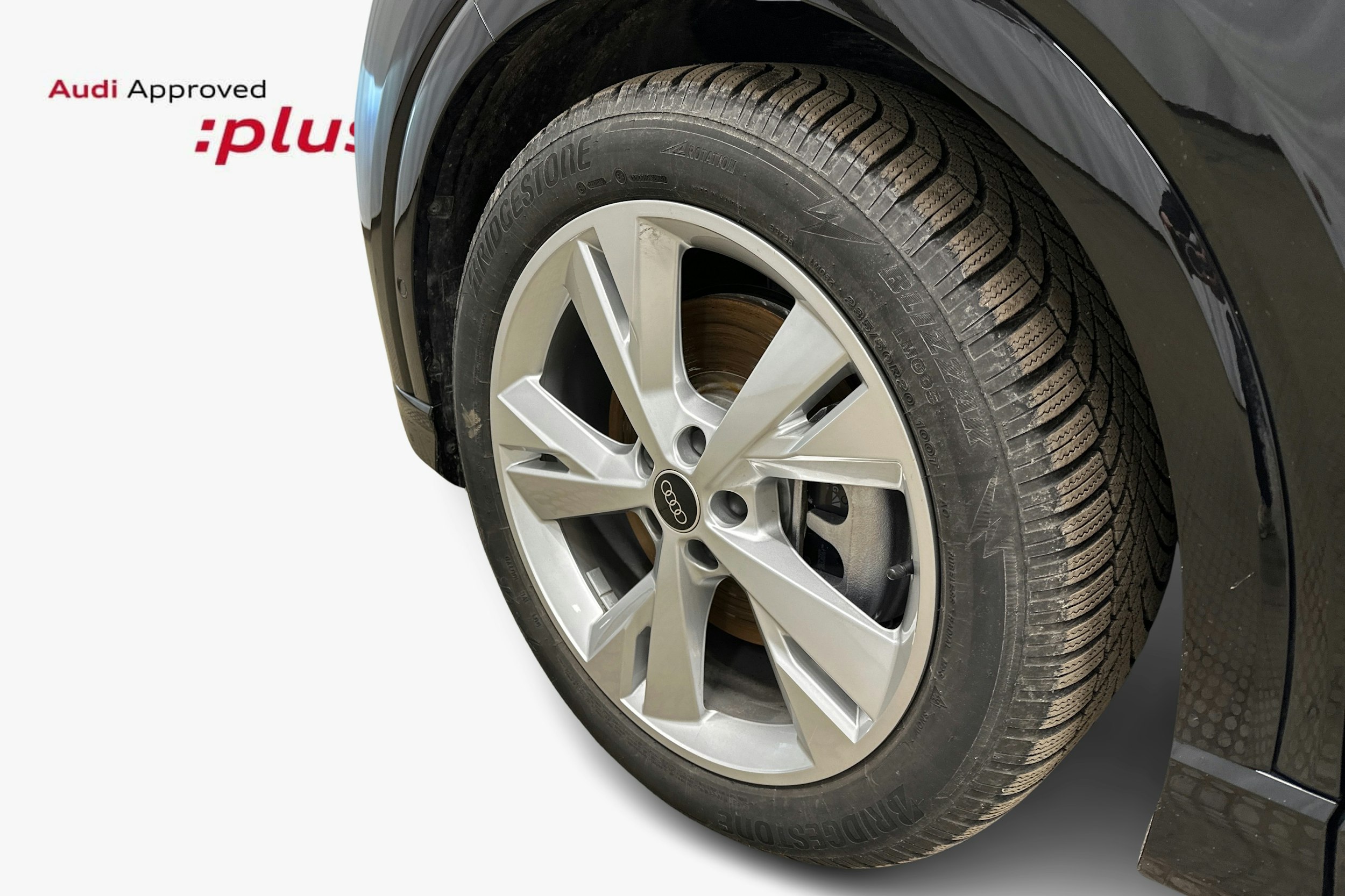 musta Audi Q4 e-tron 2025 kuva 11.