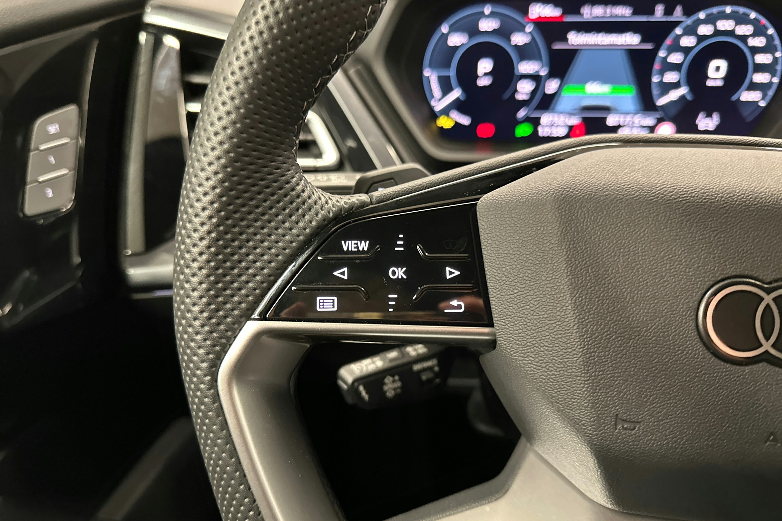 musta Audi Q4 e-tron 2025 kuva 13.