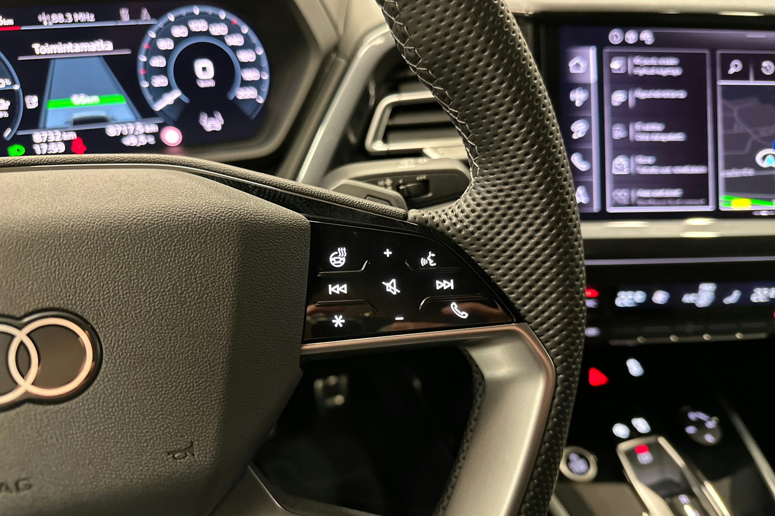 musta Audi Q4 e-tron 2025 kuva 14.