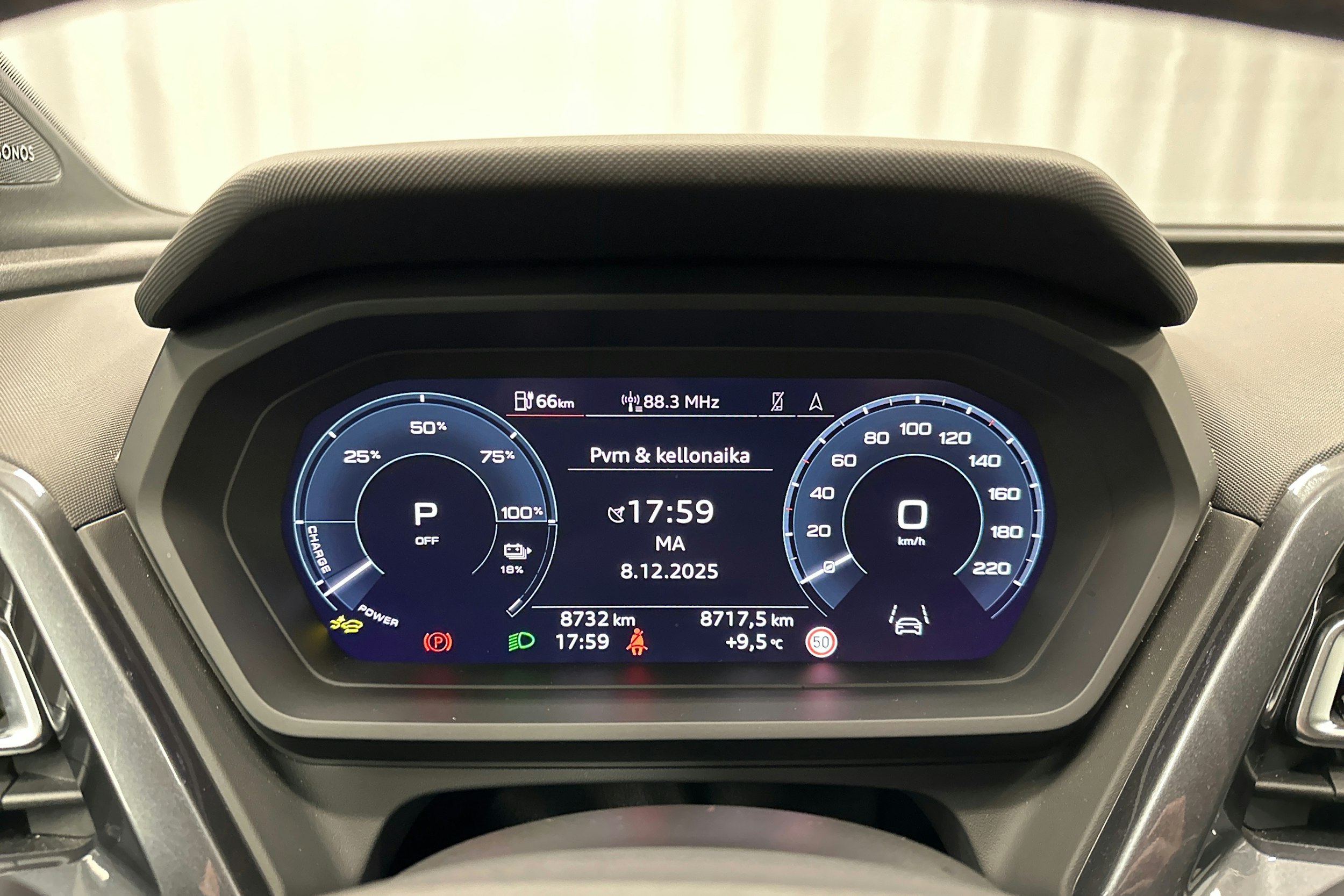 musta Audi Q4 e-tron 2025 kuva 15.