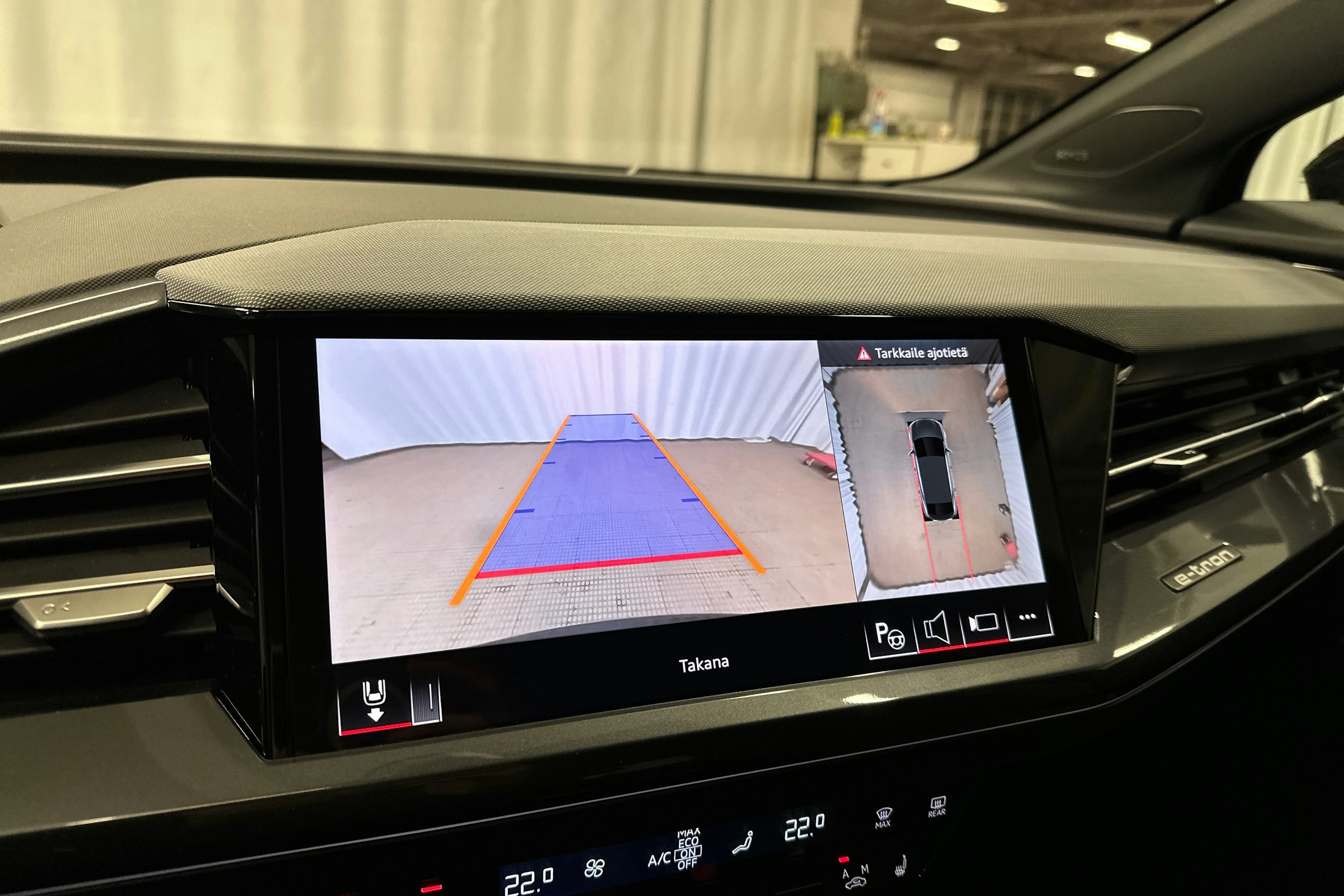 musta Audi Q4 e-tron 2025 kuva 19.