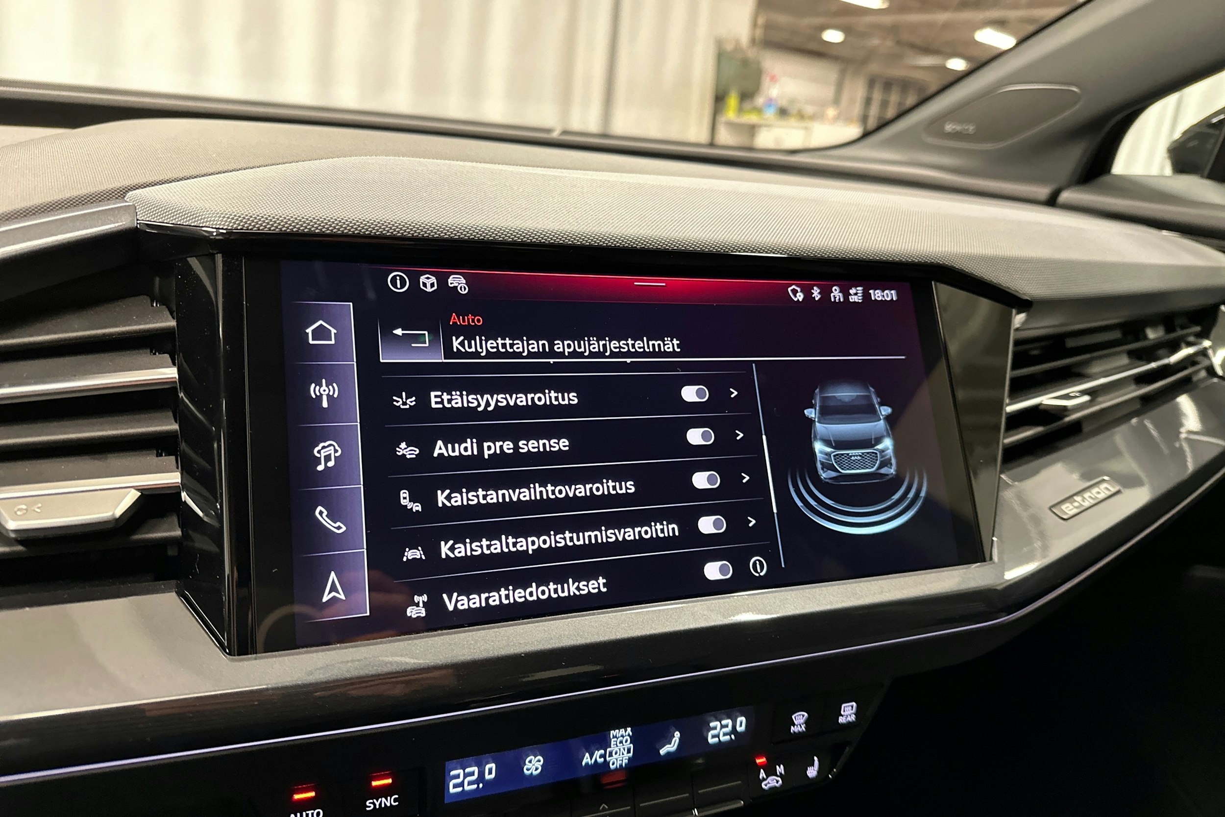 musta Audi Q4 e-tron 2025 kuva 24.