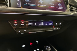 musta Audi Q4 e-tron 2025 kuva 26.