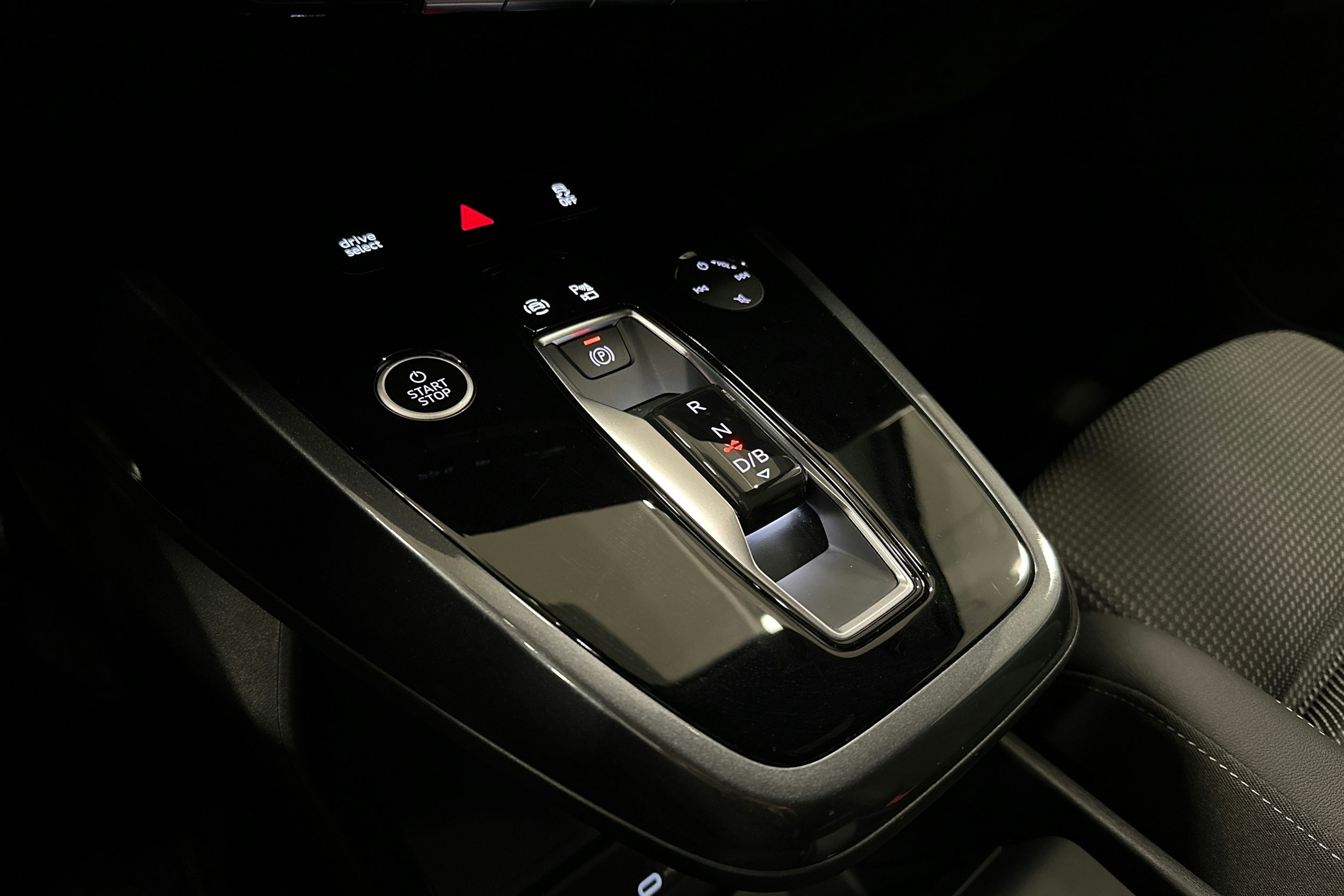 musta Audi Q4 e-tron 2025 kuva 27.