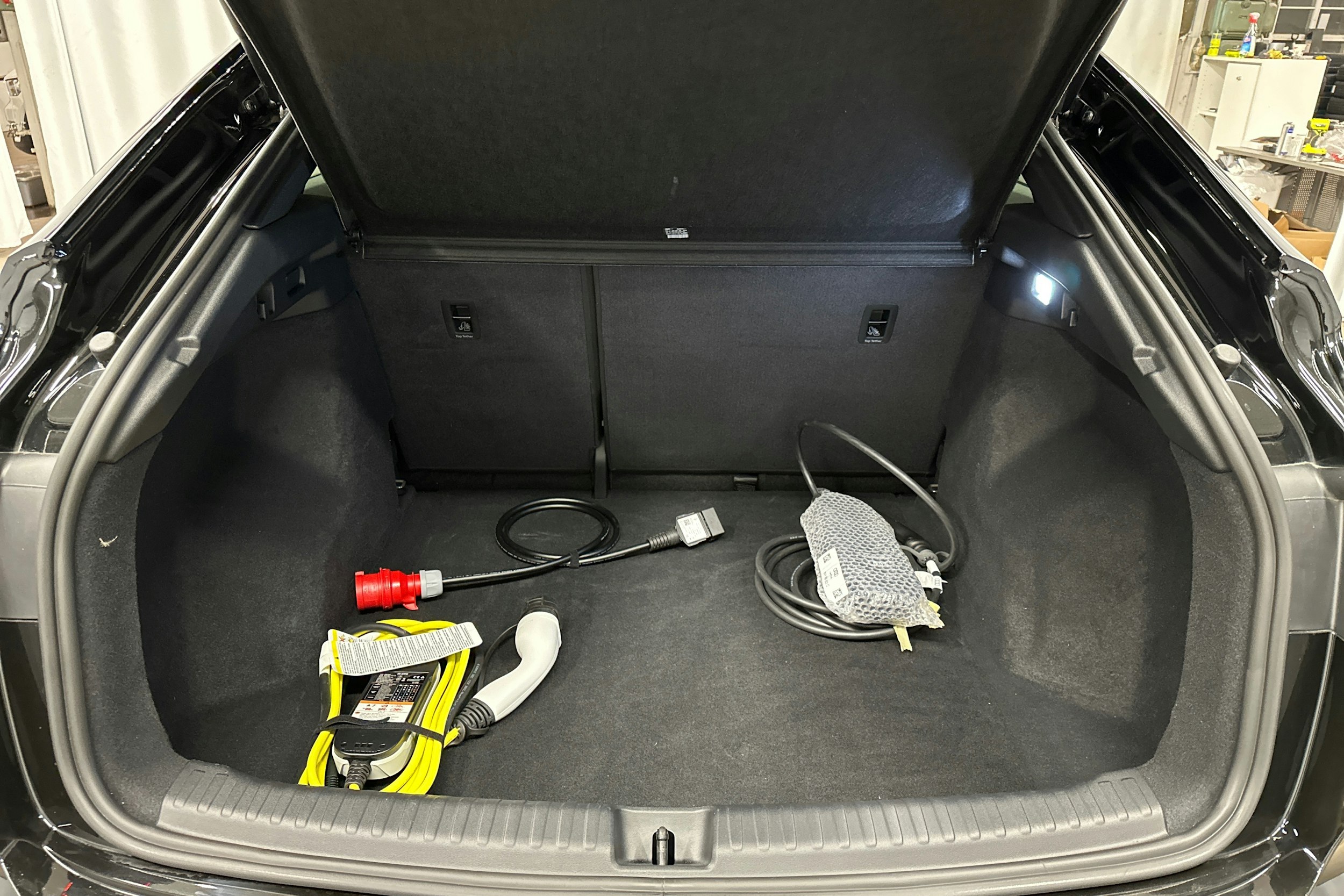 musta Audi Q4 e-tron 2025 kuva 32.