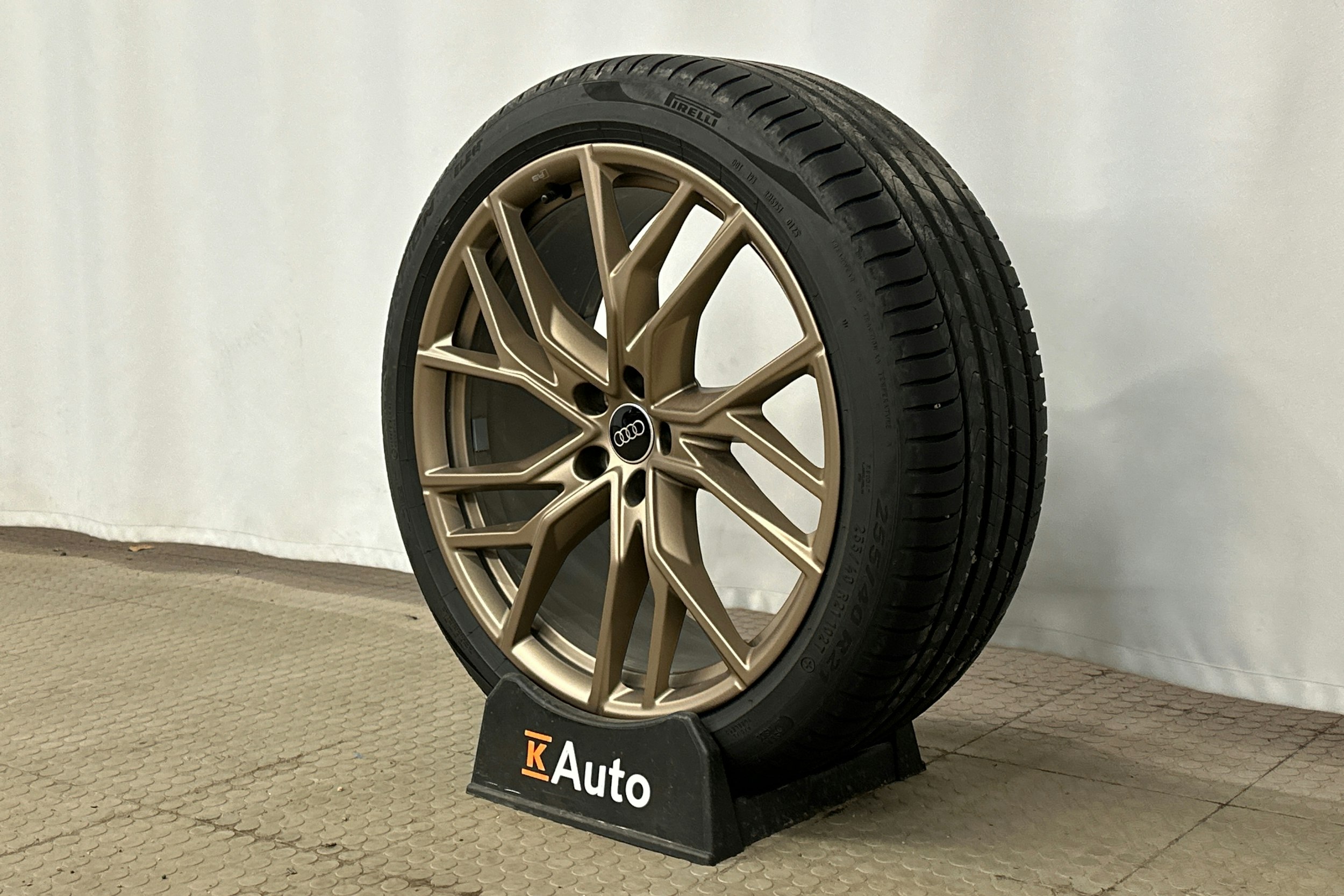 musta Audi Q4 e-tron 2025 kuva 12.