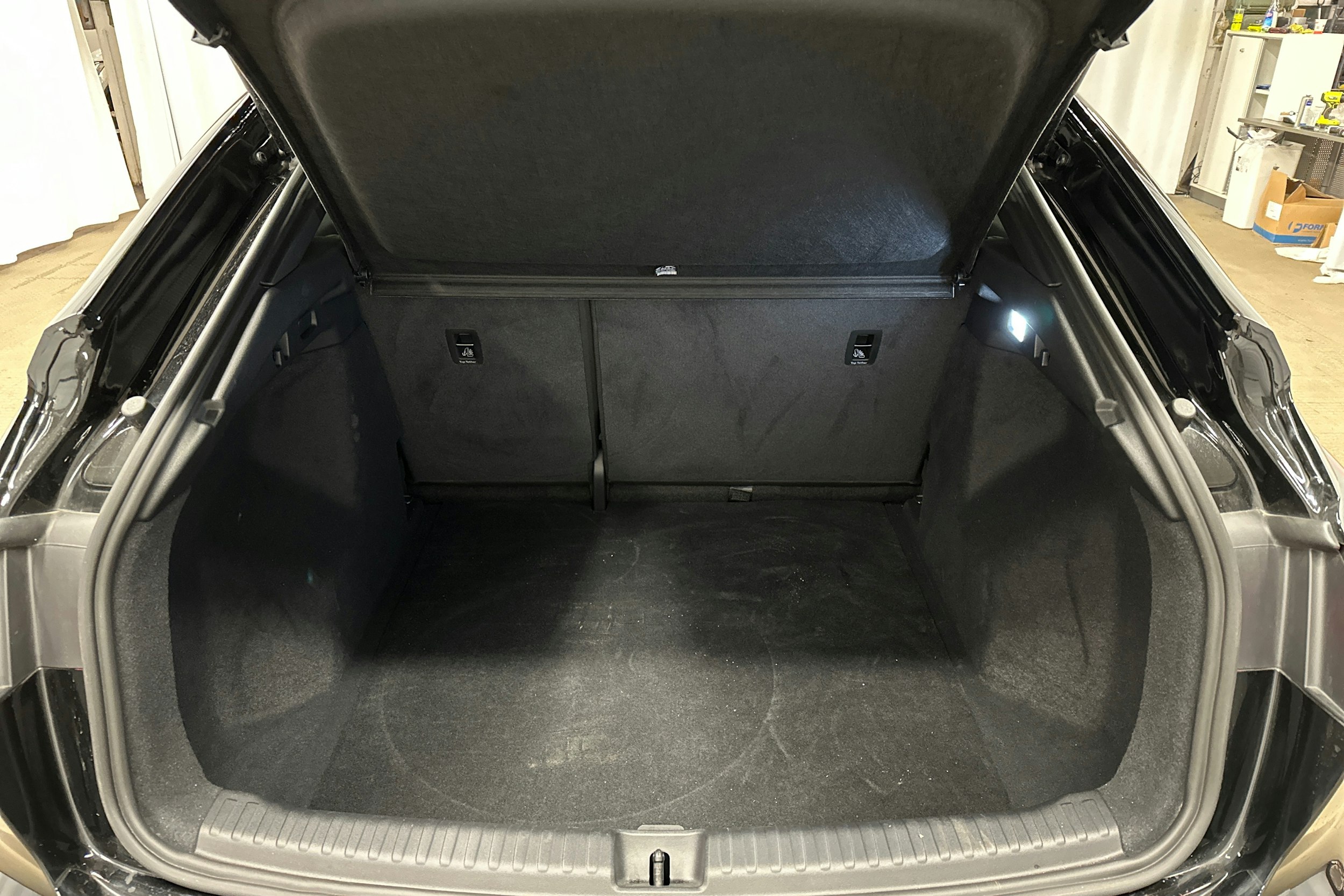 musta Audi Q4 e-tron 2025 kuva 13.