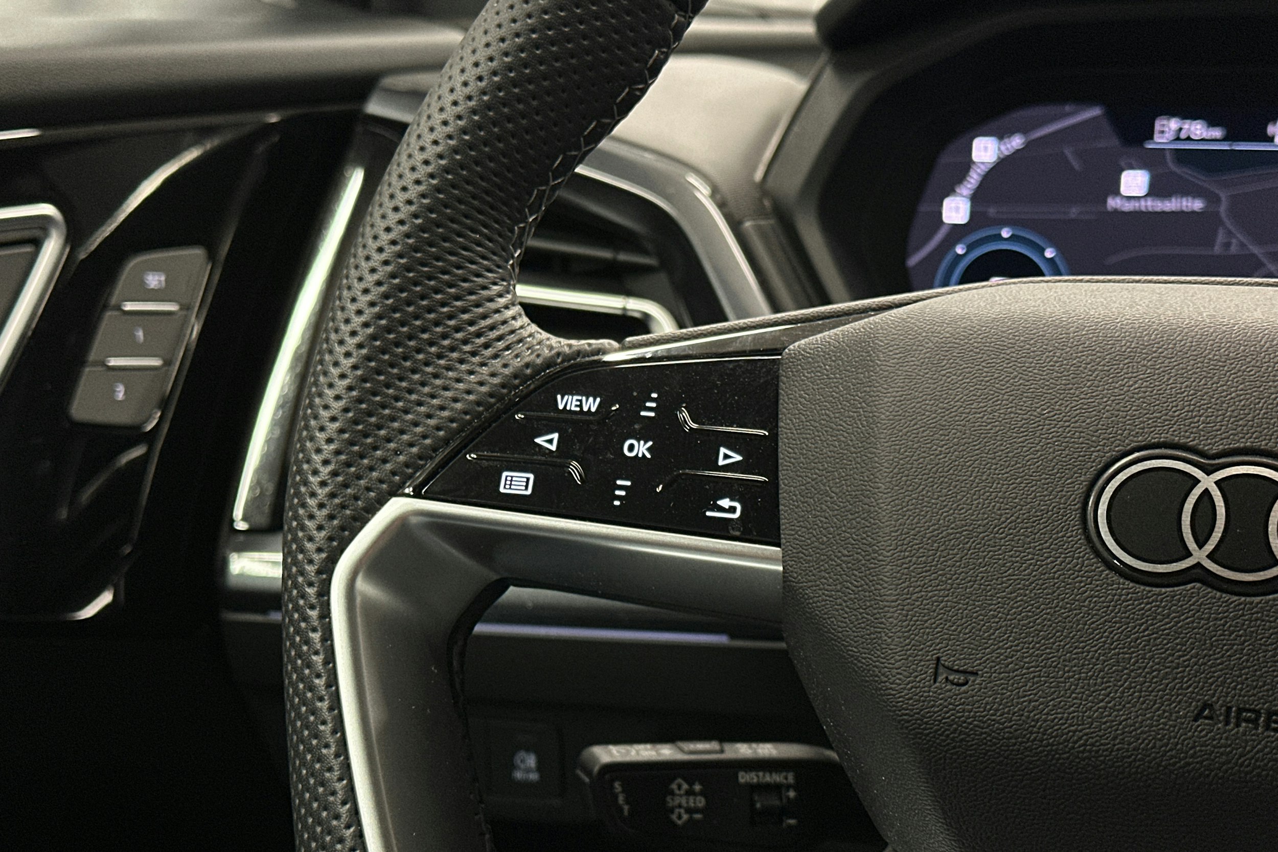 musta Audi Q4 e-tron 2025 kuva 21.