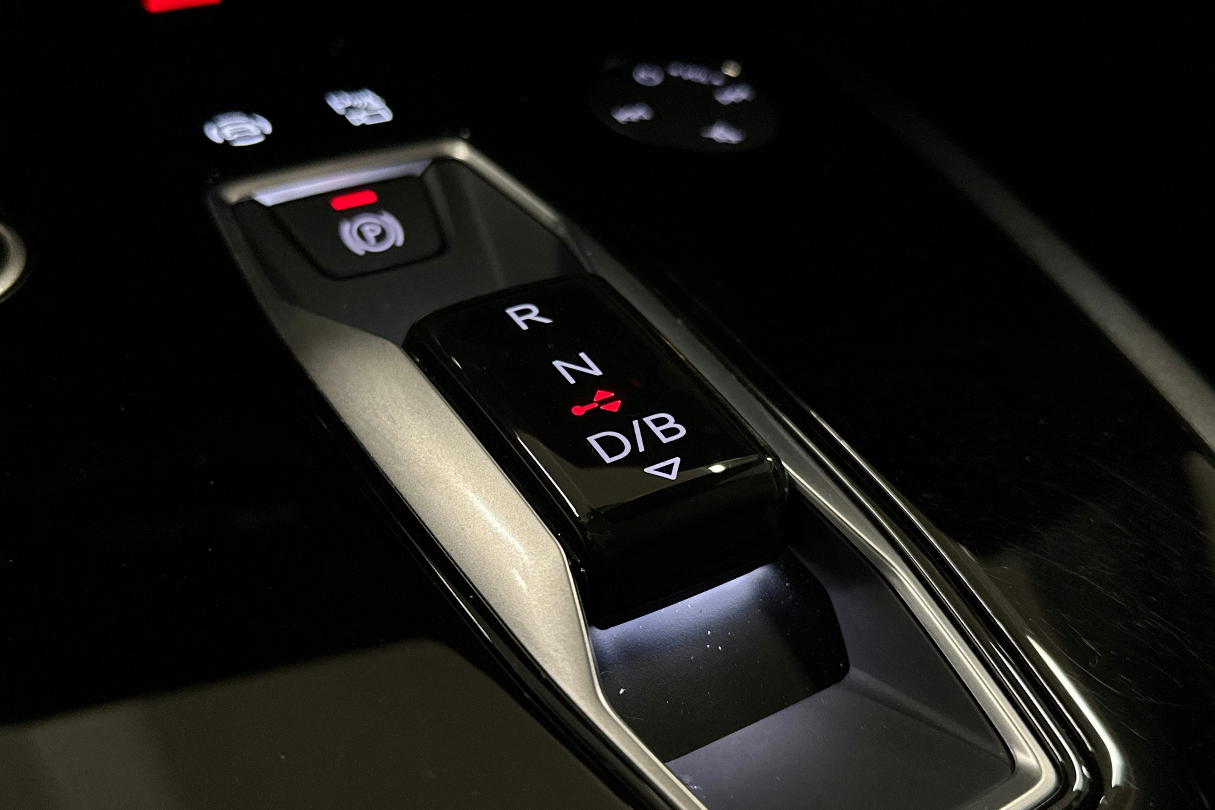 musta Audi Q4 e-tron 2025 kuva 34.