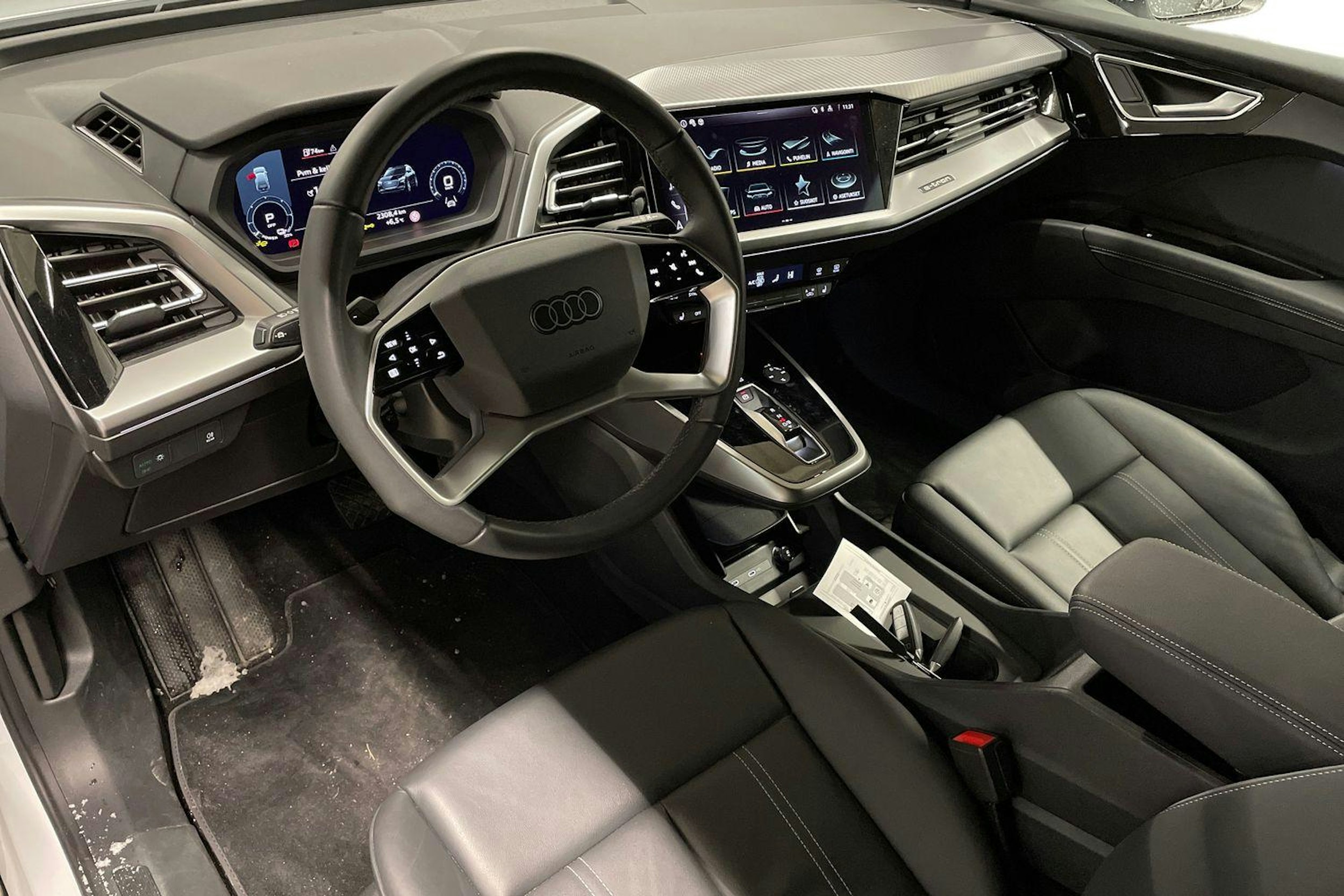 valkoinen Audi Q4 e-tron 2025 kuva 7.