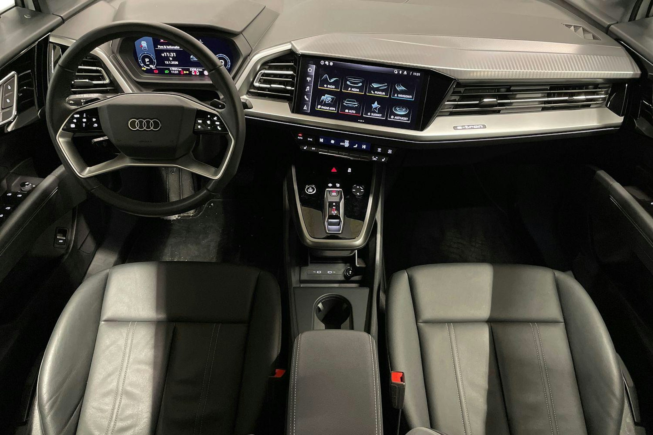 valkoinen Audi Q4 e-tron 2025 kuva 9.