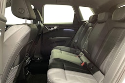 valkoinen Audi Q4 e-tron 2025 kuva 10.