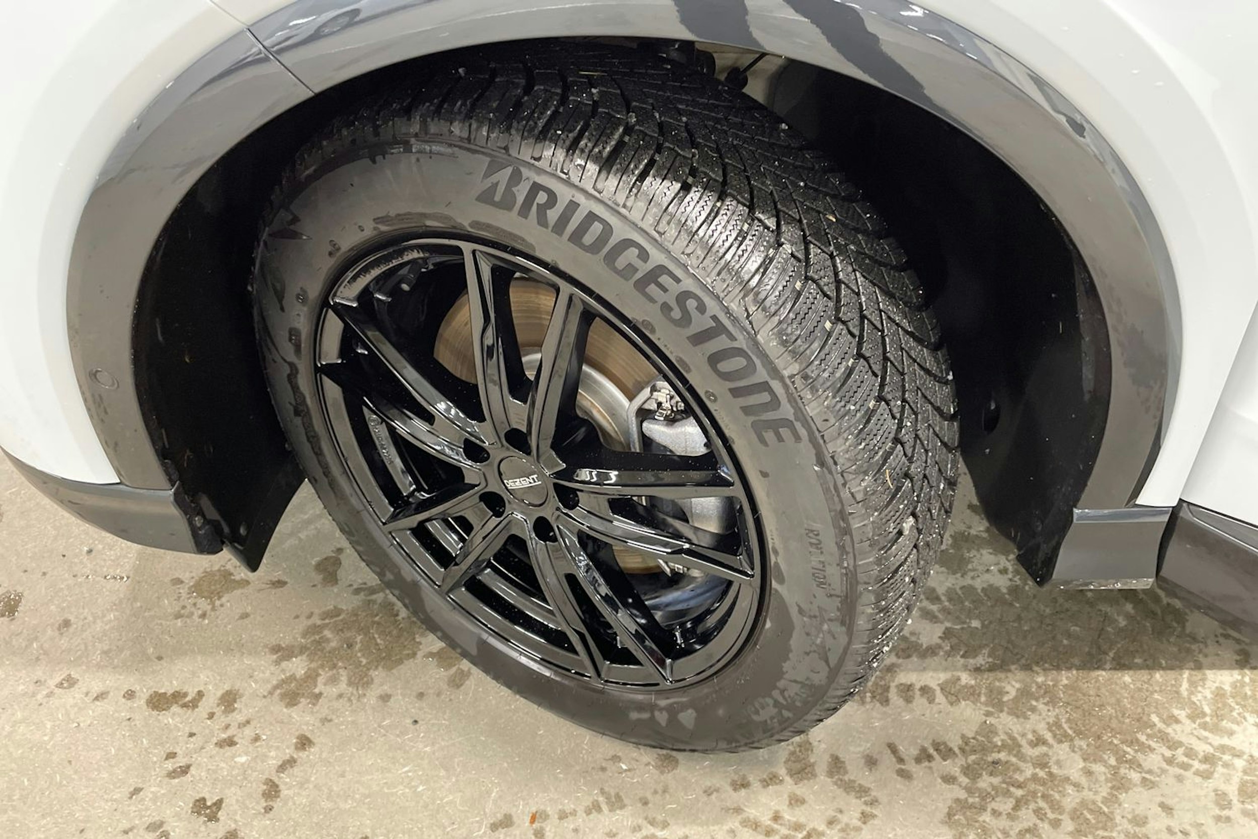 valkoinen Audi Q4 e-tron 2025 kuva 12.