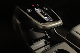 valkoinen Audi Q4 e-tron 2025 kuva 24.