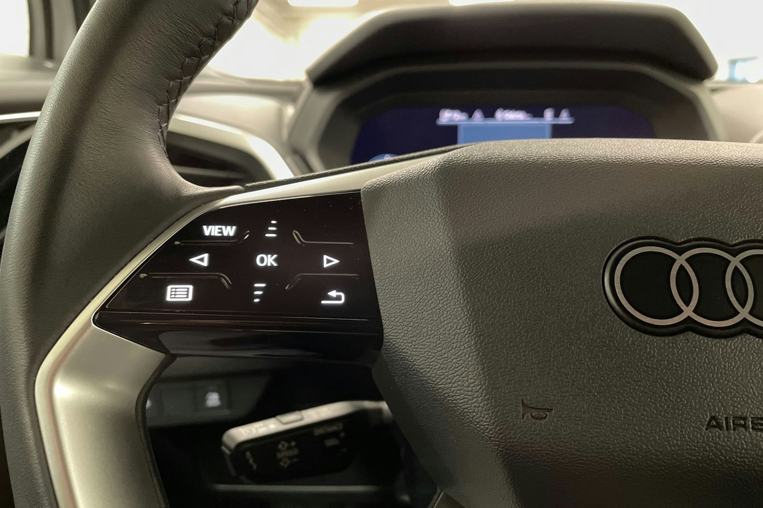 valkoinen Audi Q4 e-tron 2025 kuva 26.