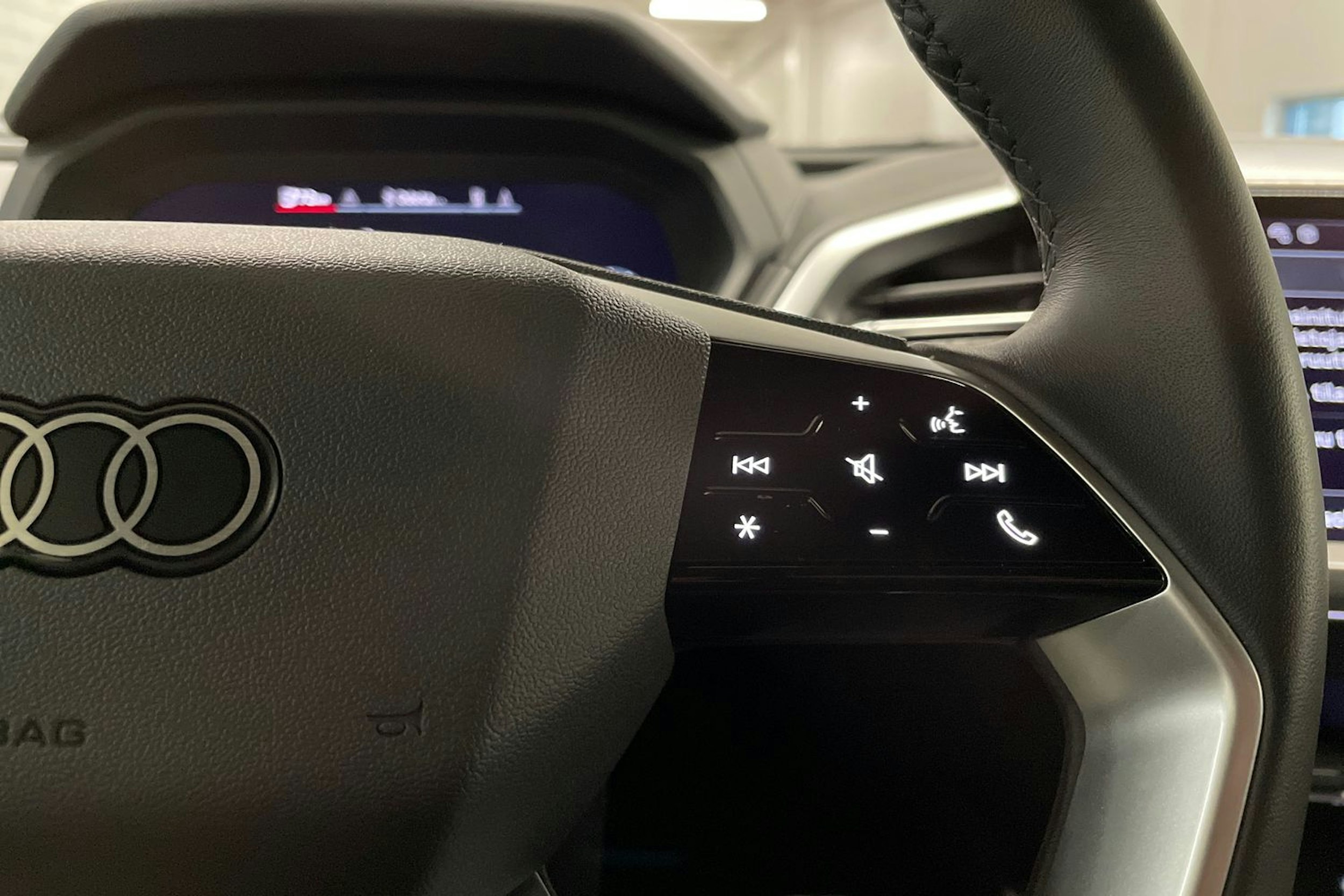 valkoinen Audi Q4 e-tron 2025 kuva 27.